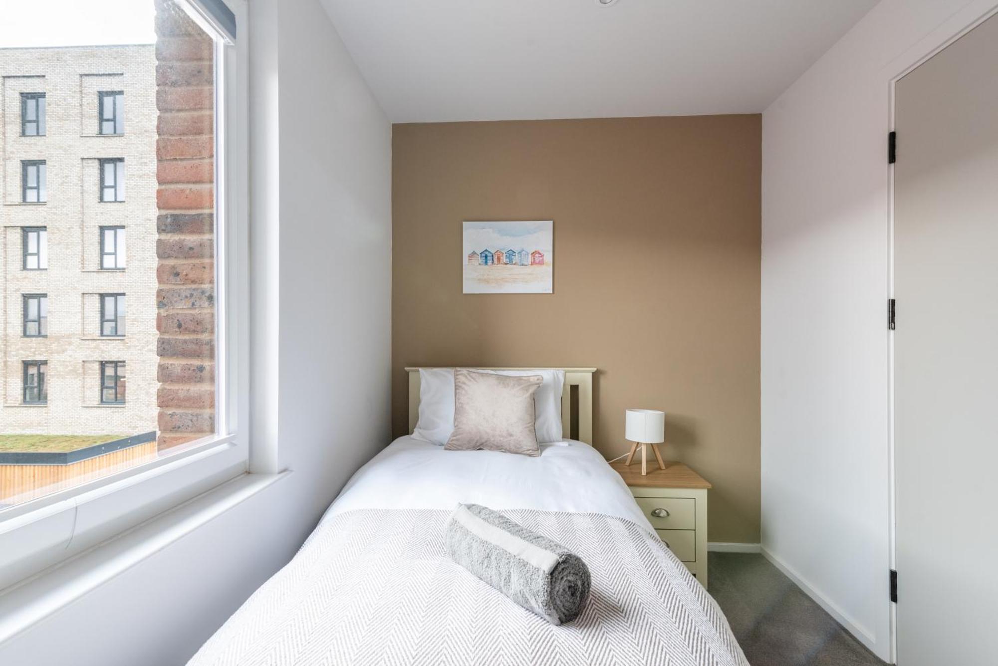 Holiday home Modern 5 Bedroom Town House With Off St Parking