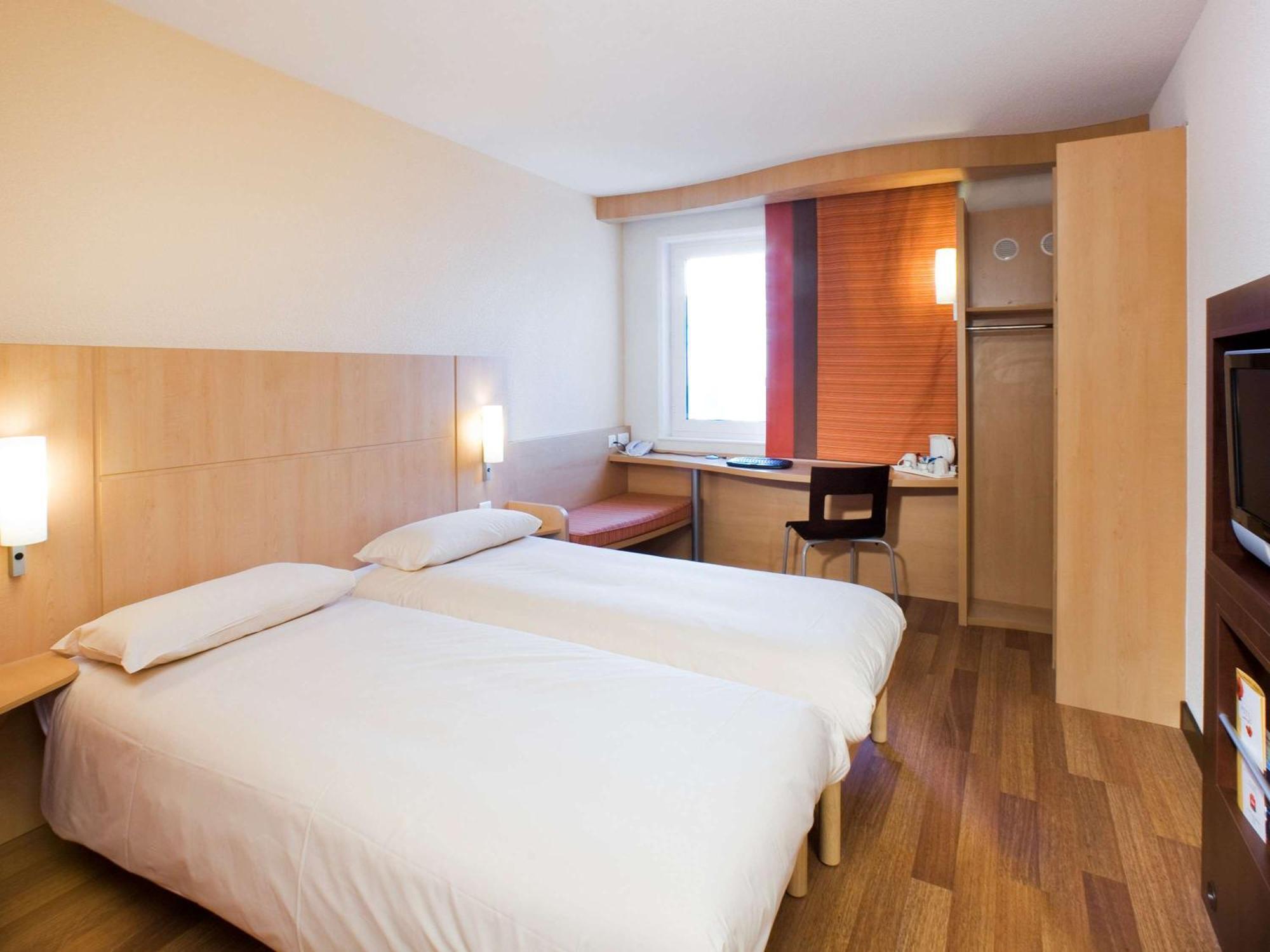 Ibis Temple Meads Hotel 3*