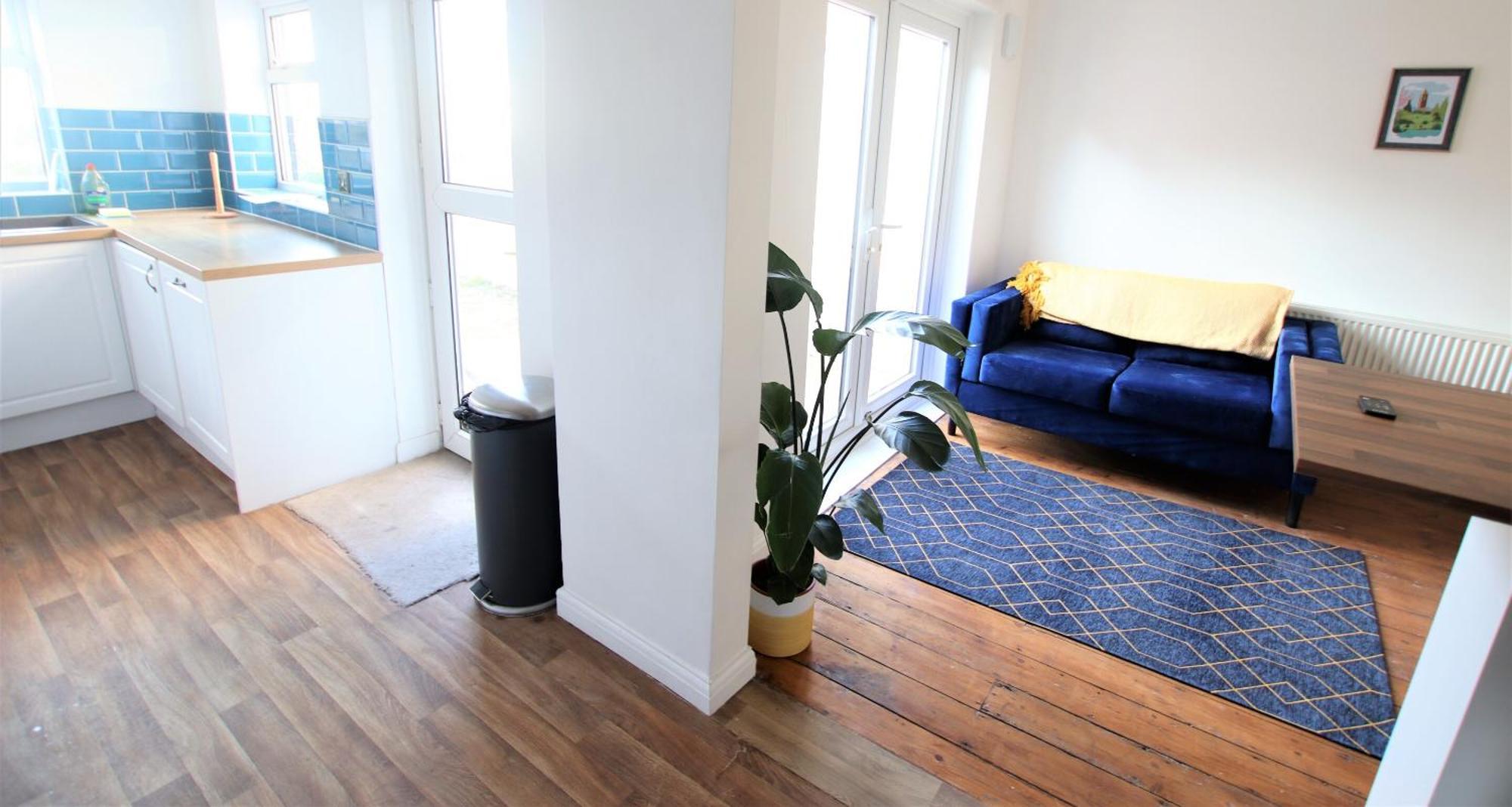 Contemporary In Friendly Easton, Free Parking Holiday home