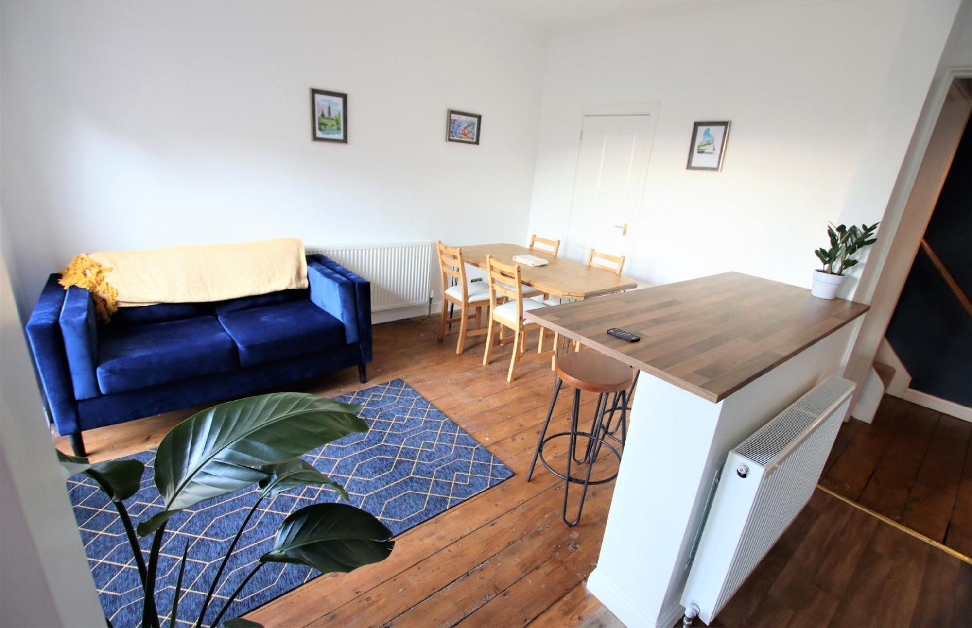 Contemporary In Friendly Easton, Free Parking Holiday home *