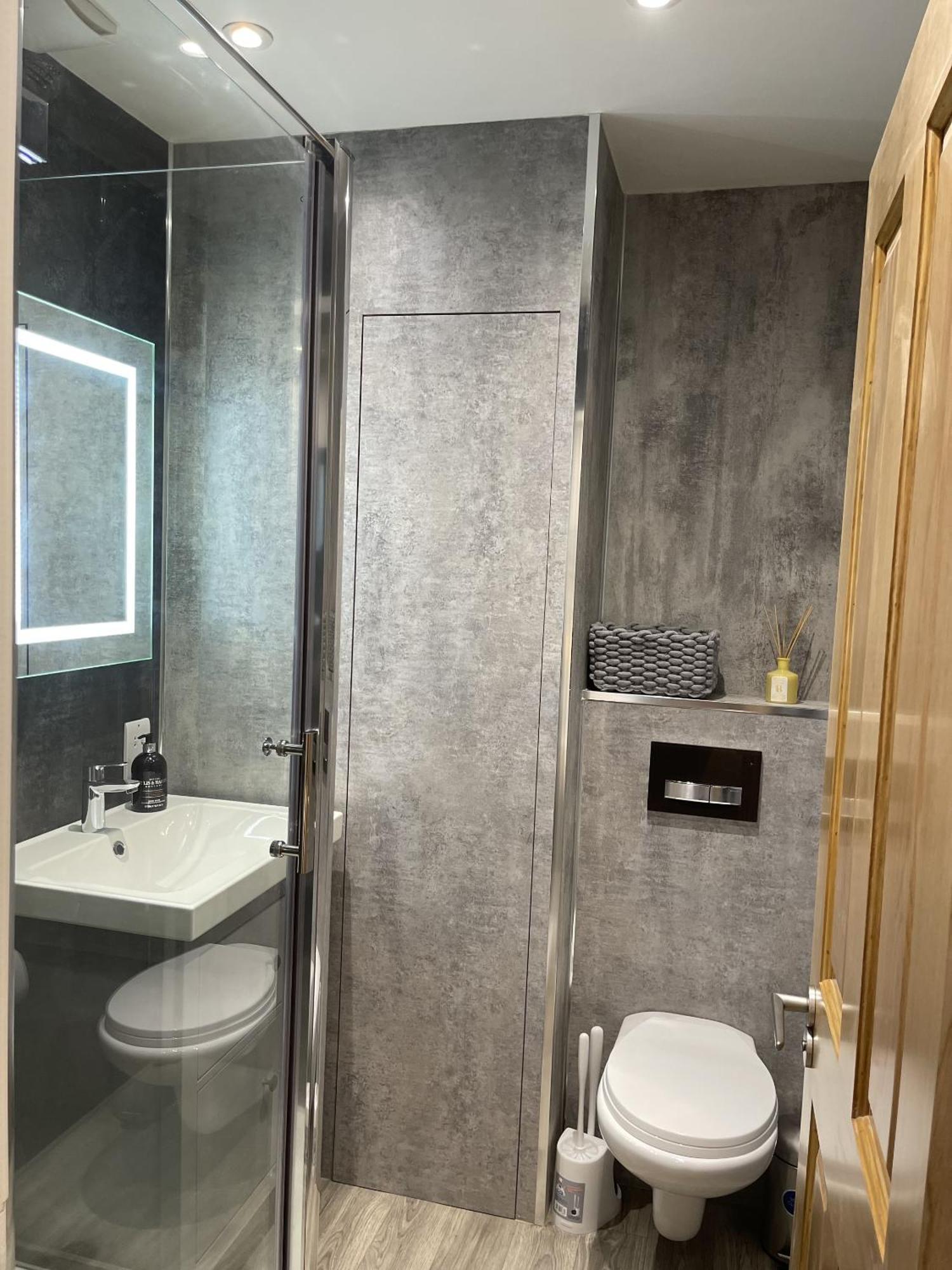 Superb Townhouse Near Vibrant Gloucester Road Bristol