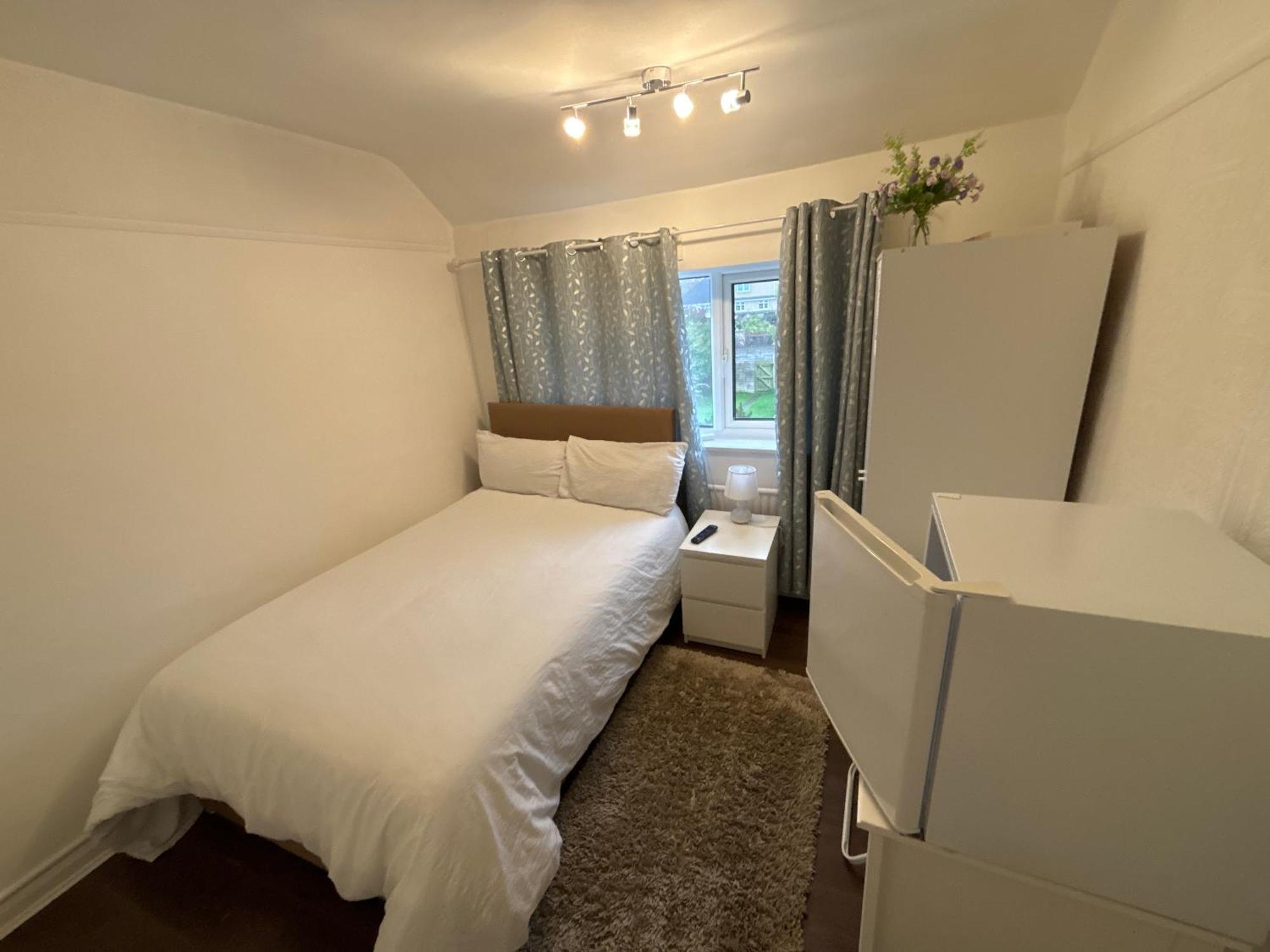 Homestay Spare In A Family House Bristol