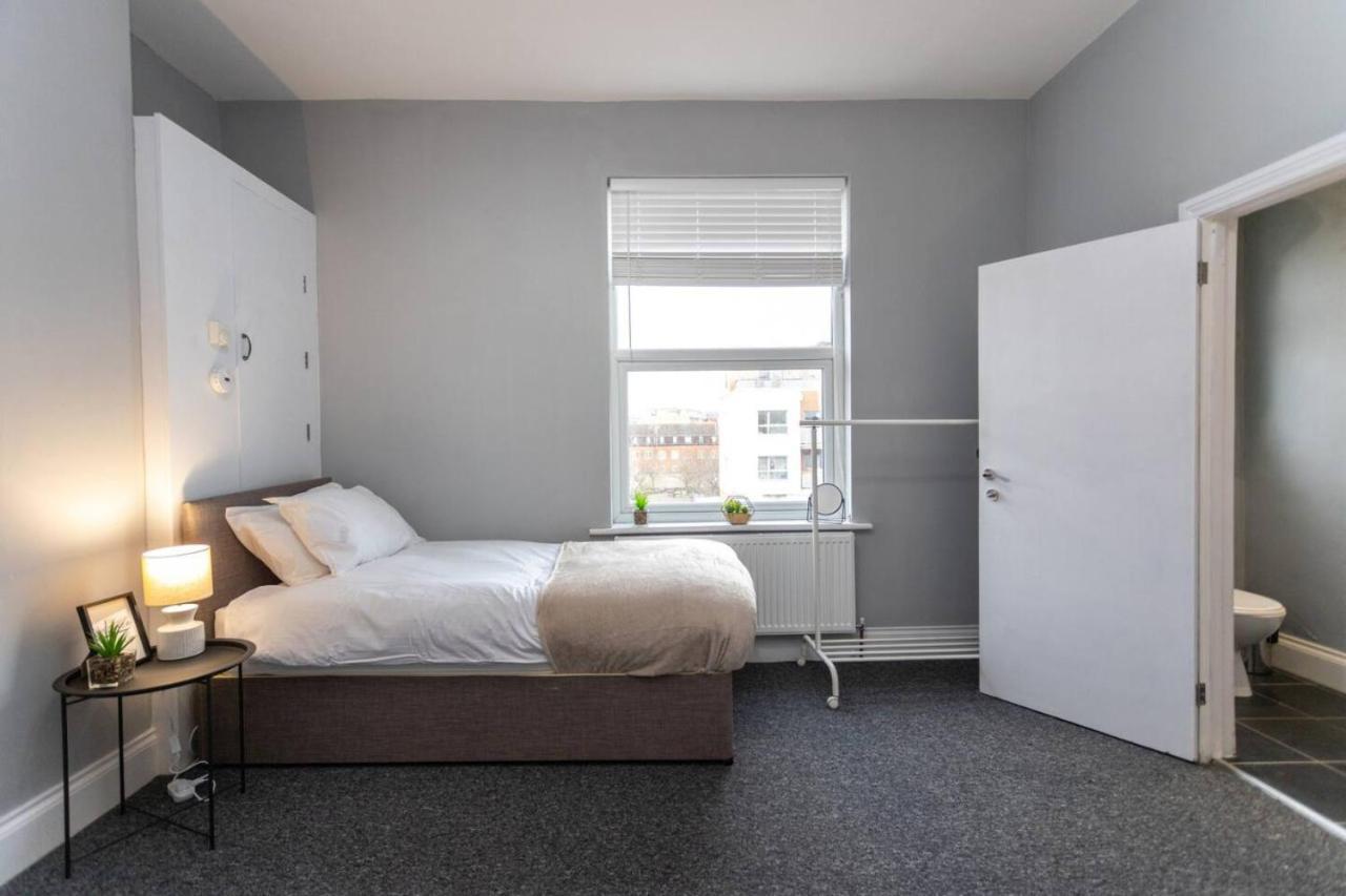 Rd B - Location Long By Shortstayuk Apartment