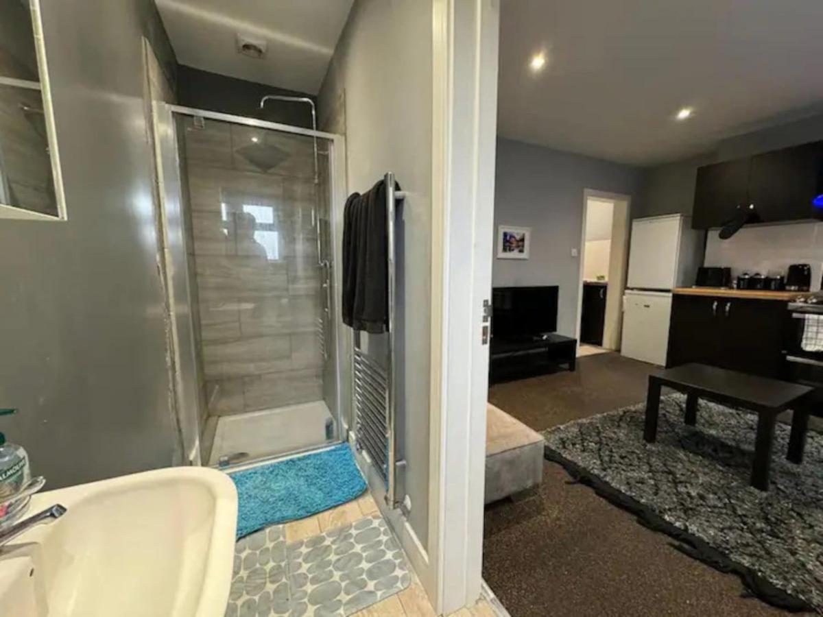 Apartment Rd C - Location Long By Shortstayuk