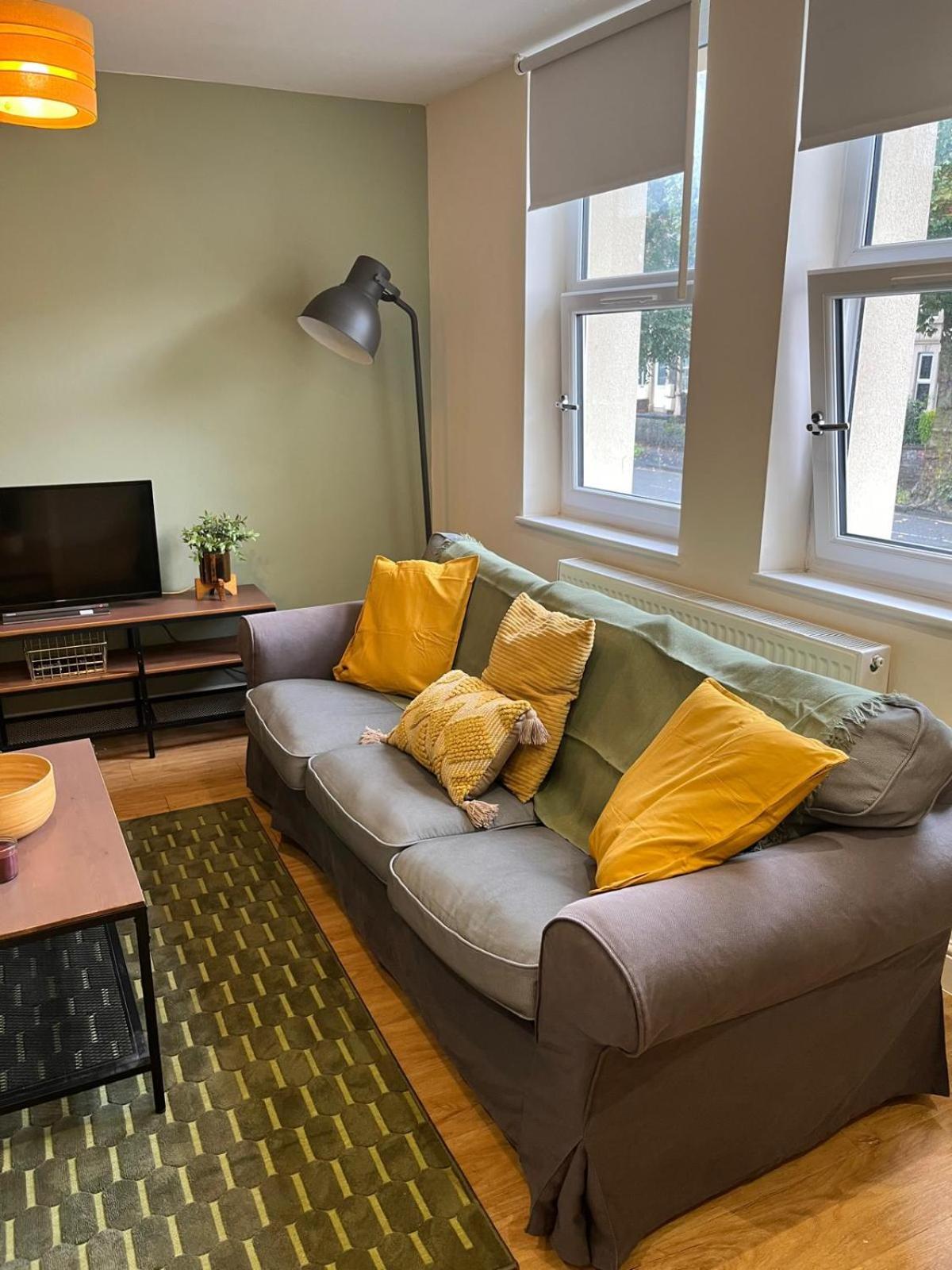Short Term Lets From £15 Per Person Per Night Apartment
