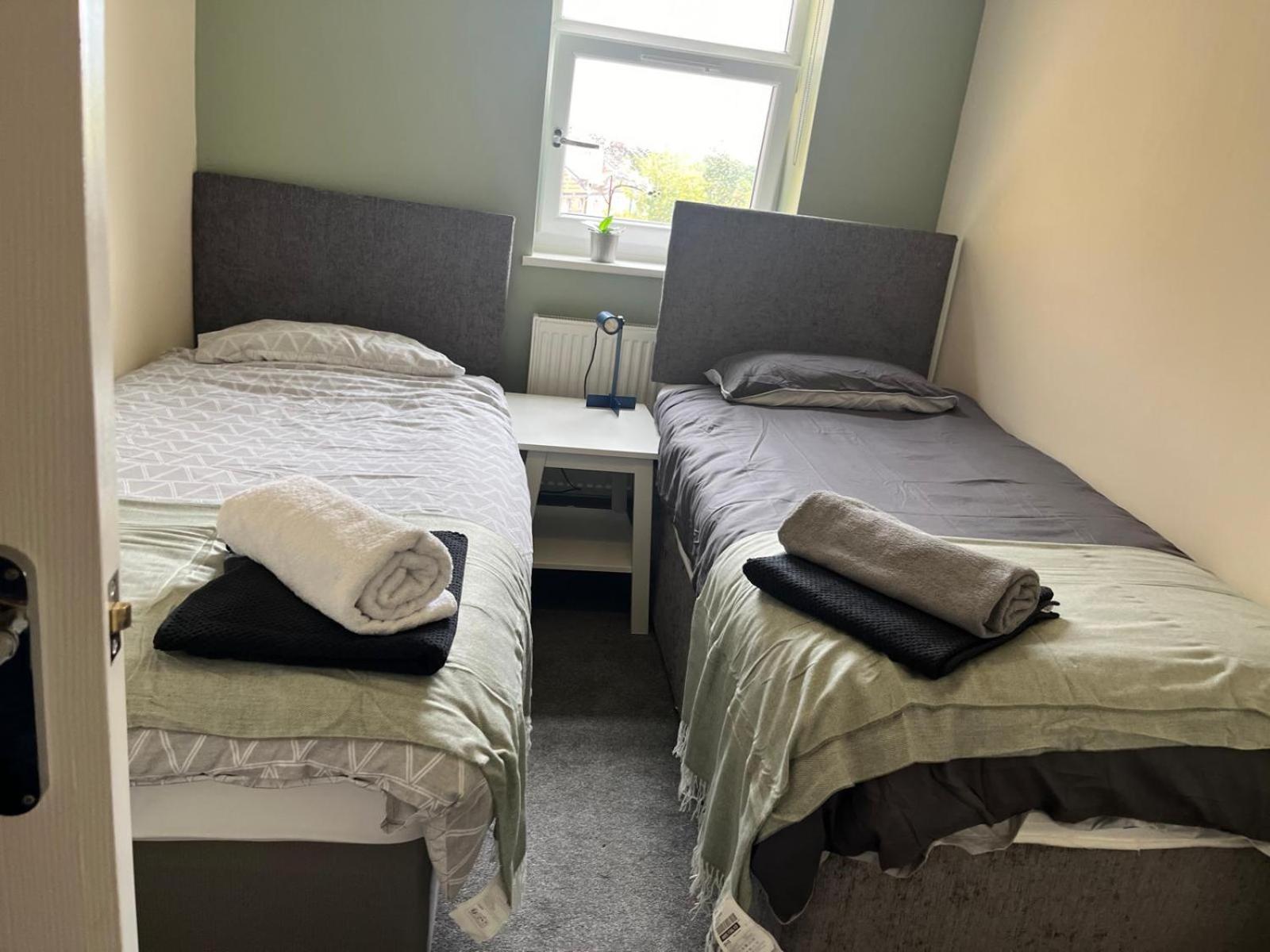 Short Term Lets From £15 Per Person Per Night Apartment *