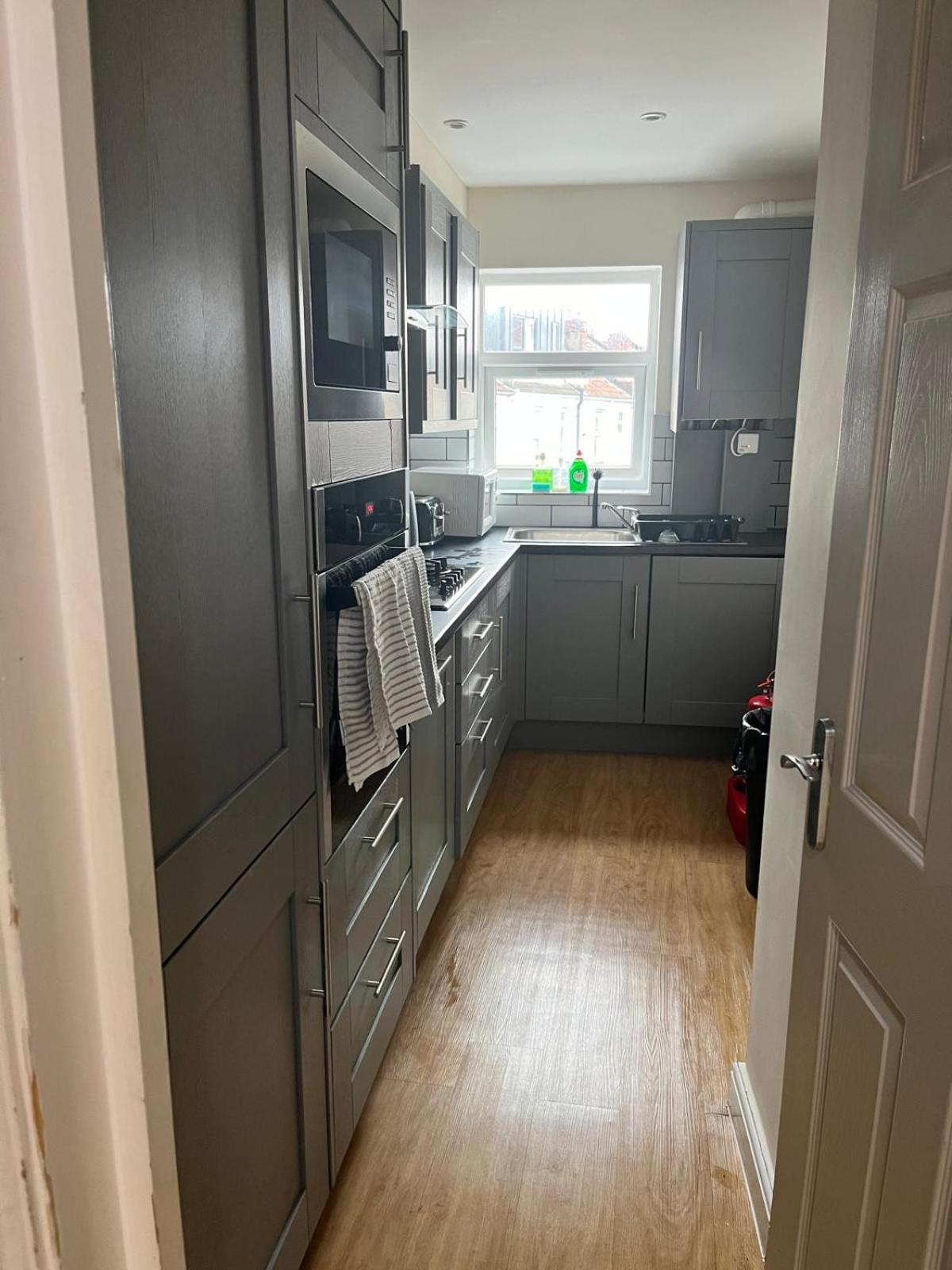 Short Term Lets From £15 Per Person Per Night Apartment Bristol