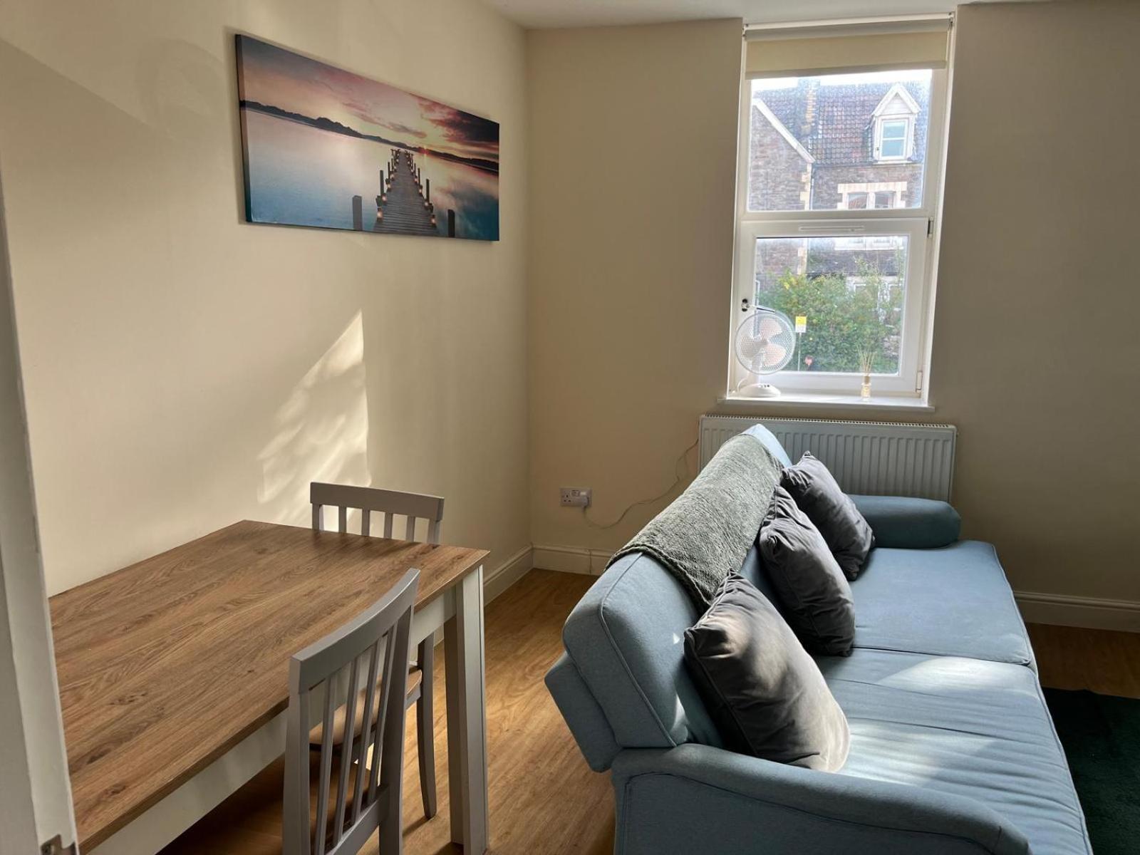 Short Term Lets From £15 Per Person Per Night * Bristol