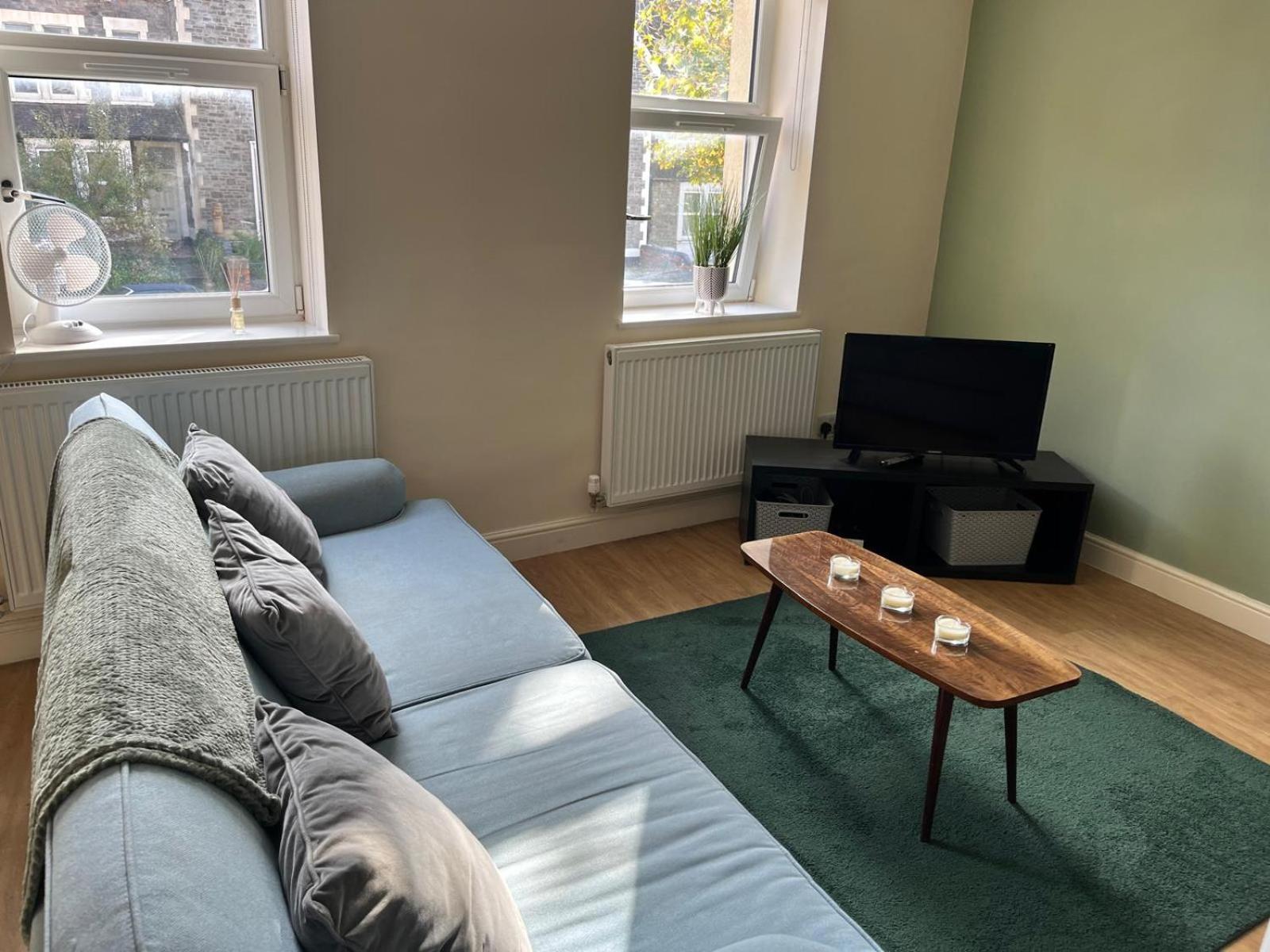 Short Term Lets From £15 Per Person Per Night Apartment