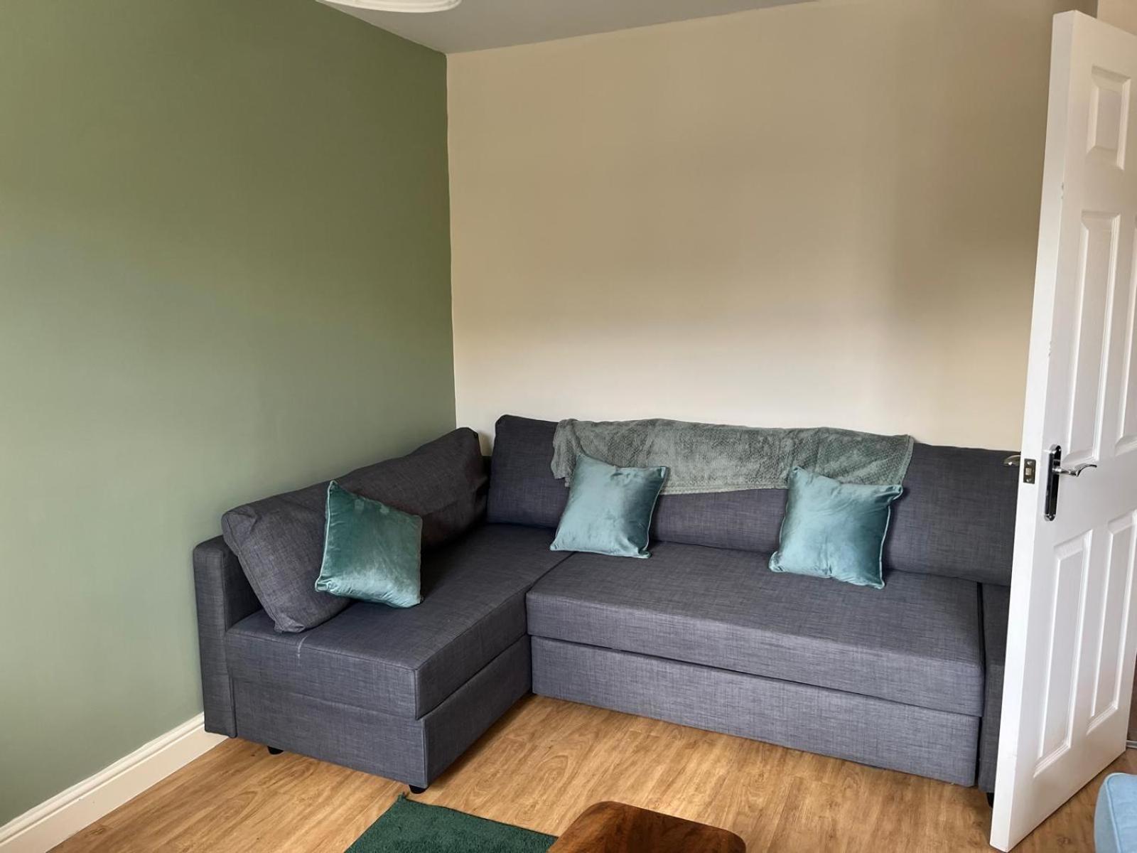 Apartment Short Term Lets From £15 Per Person Per Night *