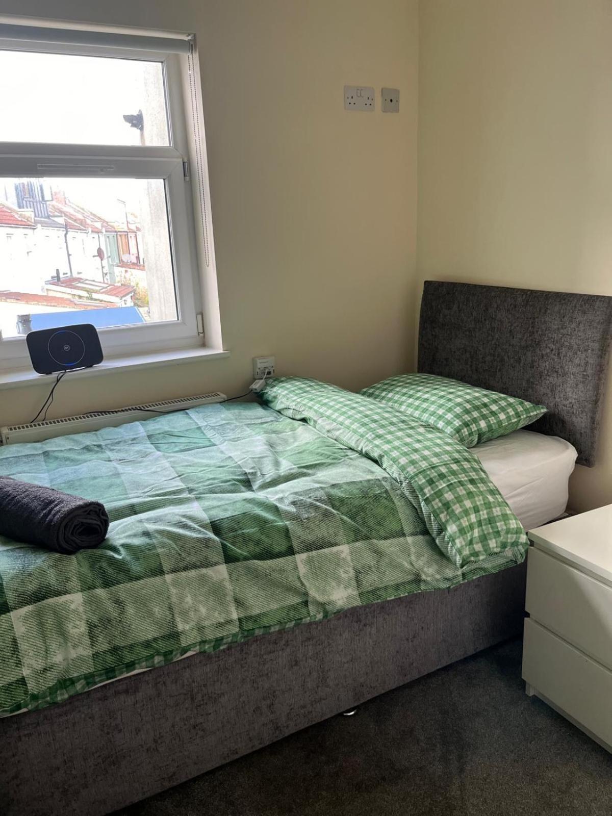 Short Term Lets From £15 Per Person Per Night Apartment Bristol