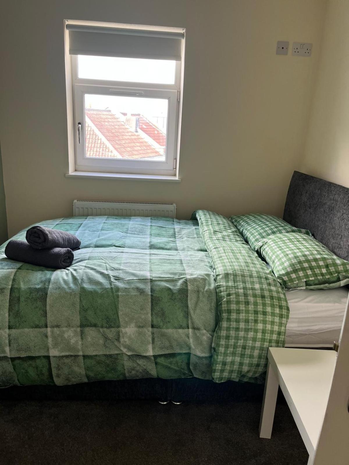Short Term Lets From £15 Per Person Per Night Apartment