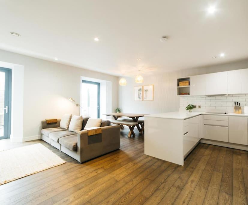 Oculus House - Luxe Riverside 2-bed - Next To Harbour & Cafes * Bristol