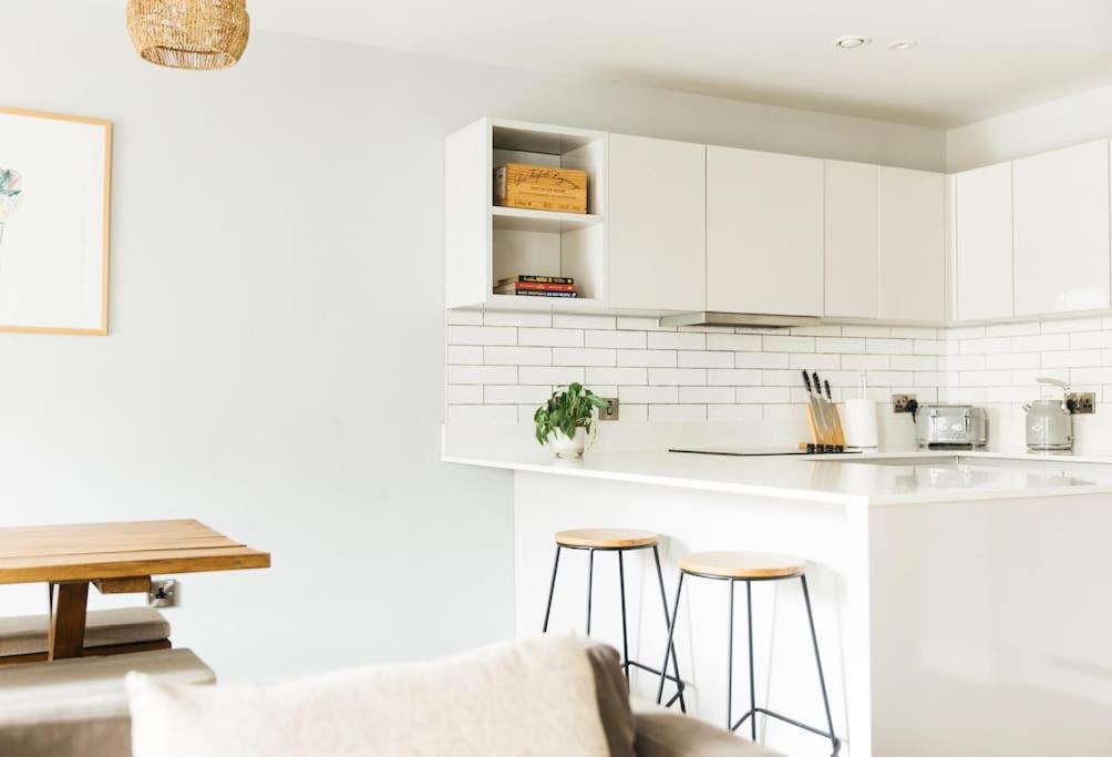 Oculus House - Luxe Riverside 2-bed - Next To Harbour & Cafes *
