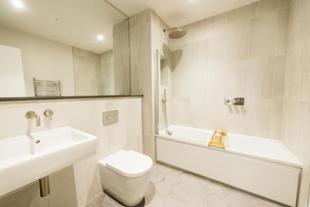 Oculus House - Luxe Riverside 2-bed - Next To Harbour & Cafes *