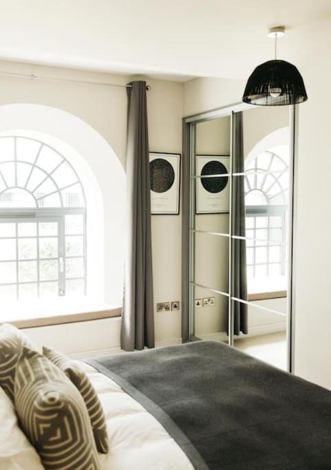 Oculus House - Luxe Riverside 2-bed - Next To Harbour & Cafes