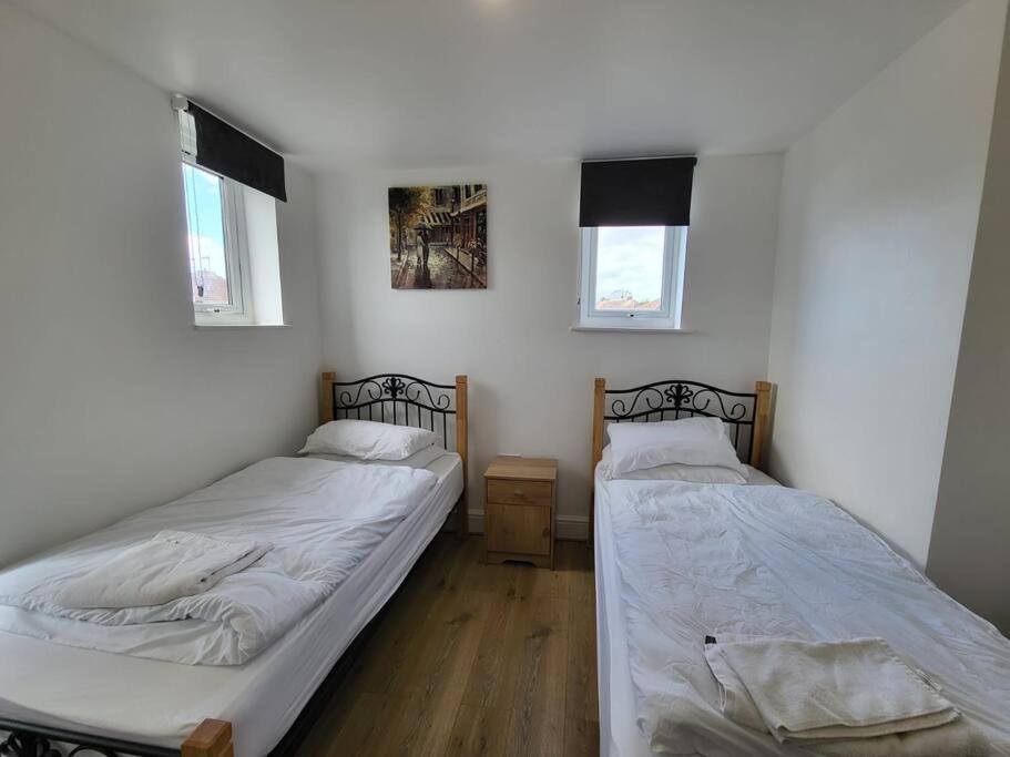 Apartment Serene 1 Bedroom, 3 Single Beds Bristol