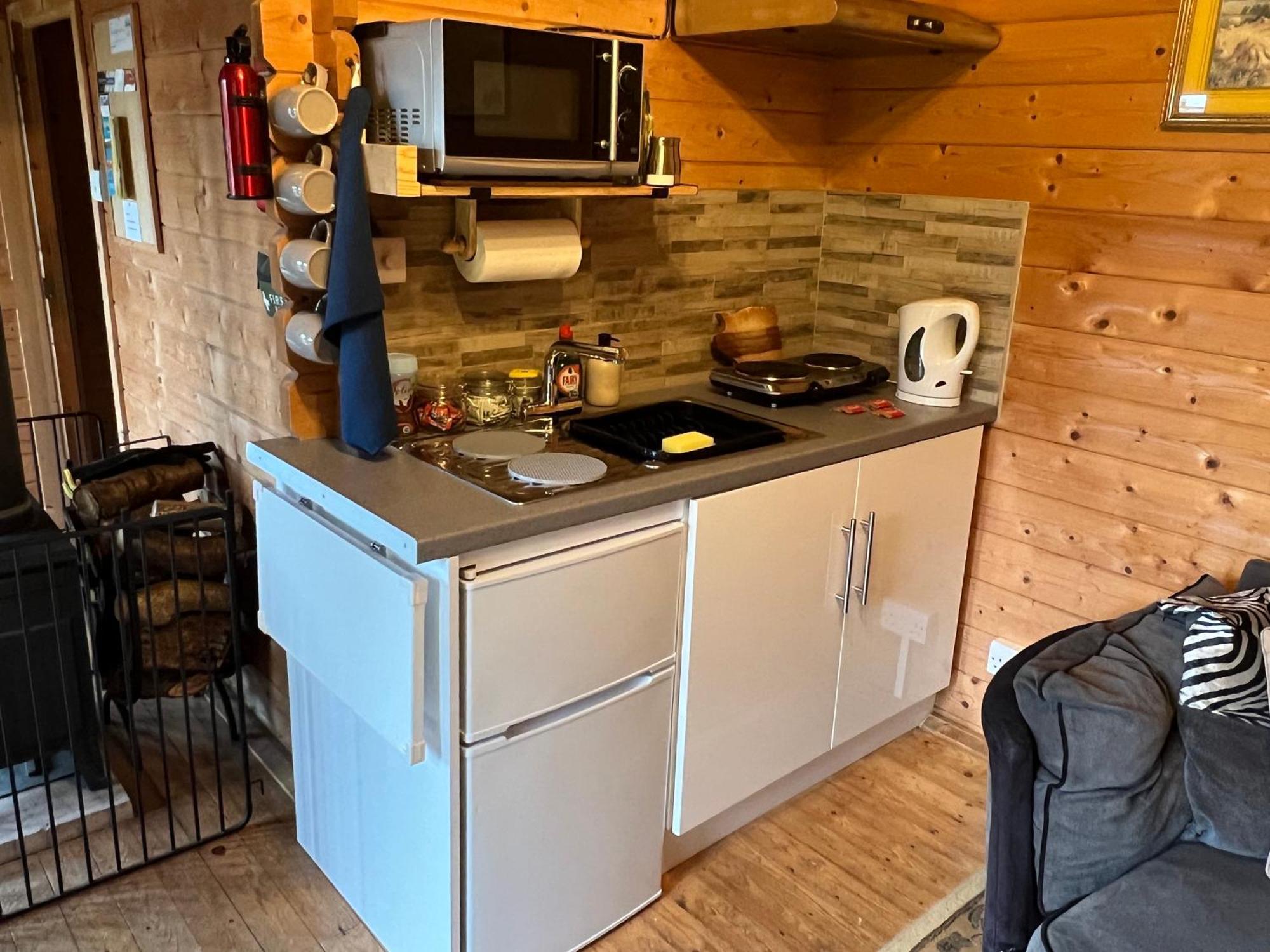 The 'shed' Log Cabin, Bishop Sutton Apartment