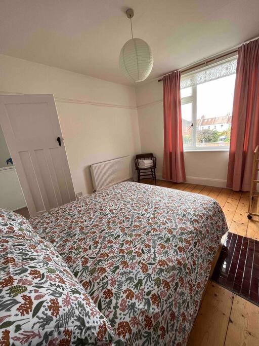 Homestay 3 Bedroom House With Off Street Parking *
