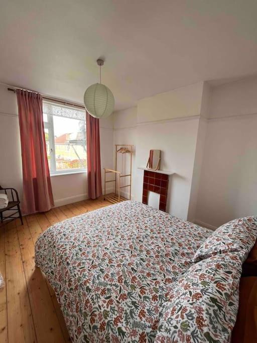 3 Bedroom House With Off Street Parking Homestay