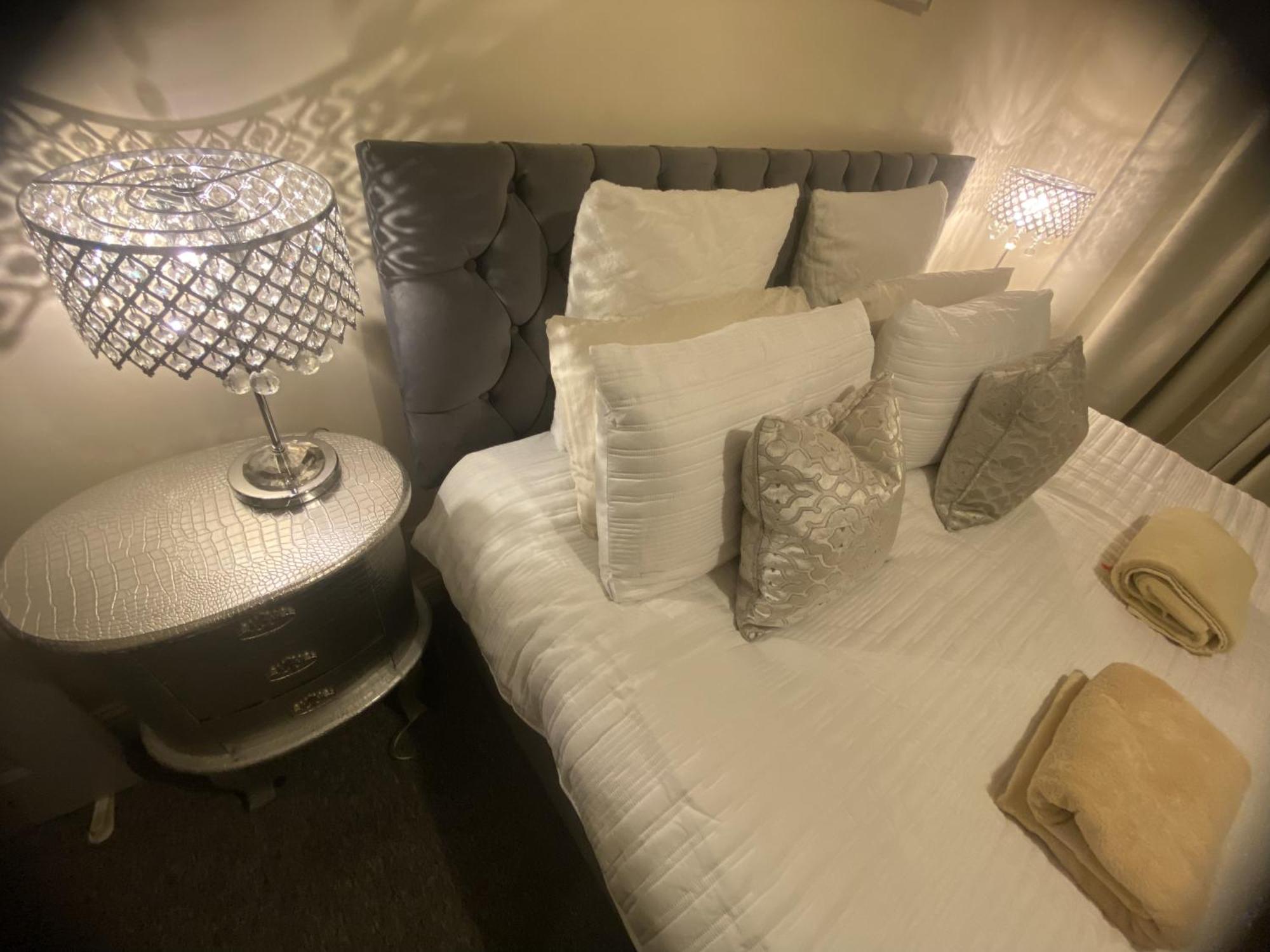 Apartment & Cosy In The Heart Of Stokes Croft Bristol