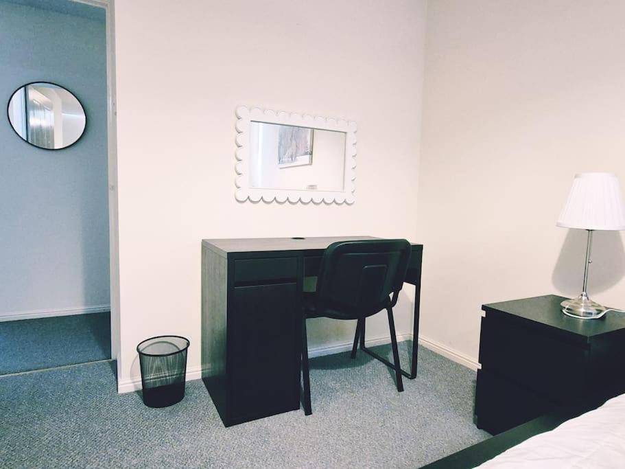 Holiday home Spacious 2 Bed House Close To Parkway Station *
