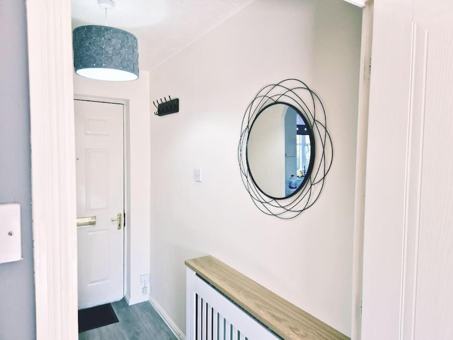Spacious 2 Bed House Close To Parkway Station Bristol