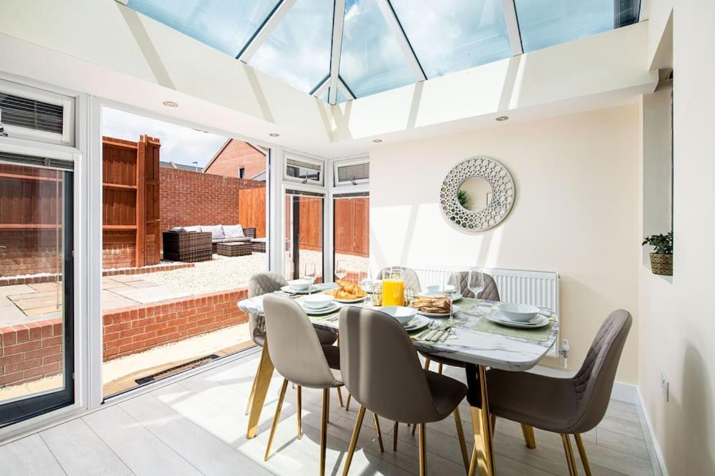 Designed For Contractors And Families Holiday home *