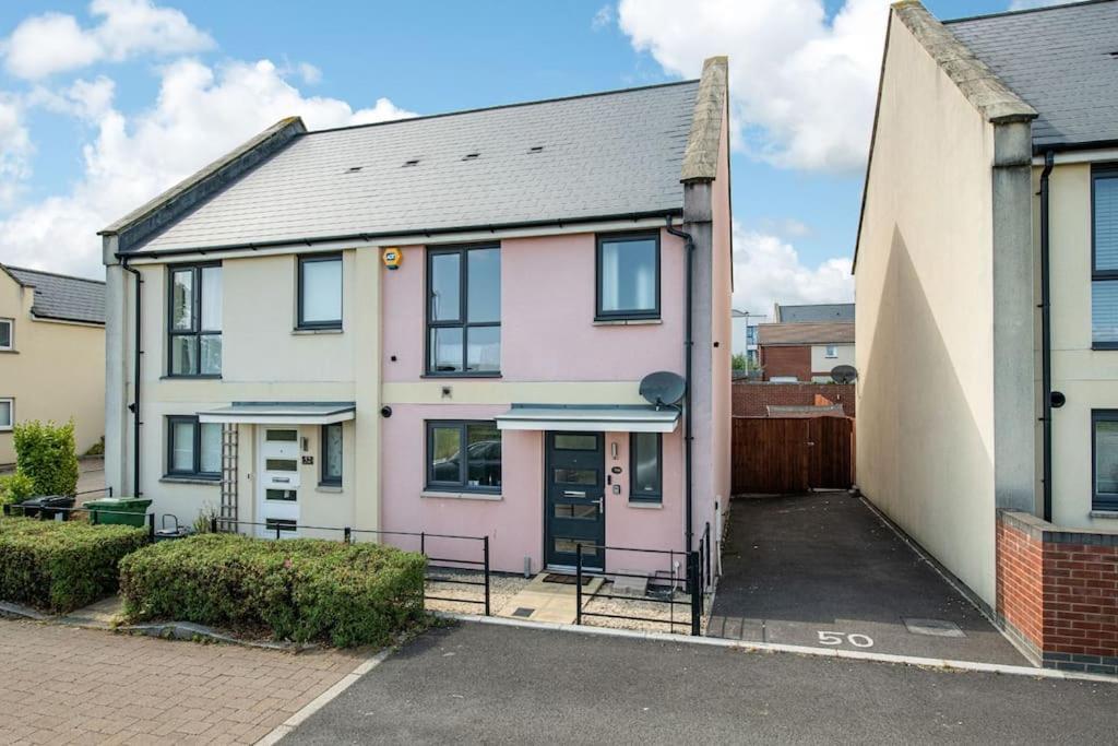 Designed For Contractors And Families Holiday home Bristol