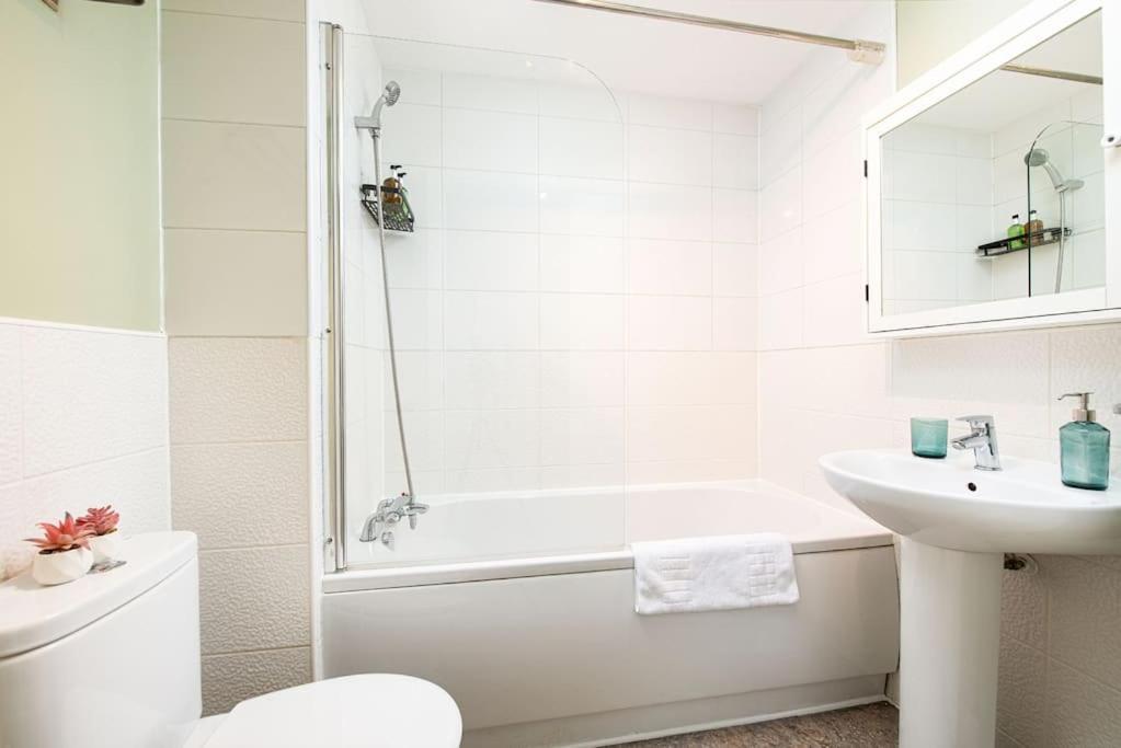 Designed For Contractors And Families Holiday home Bristol