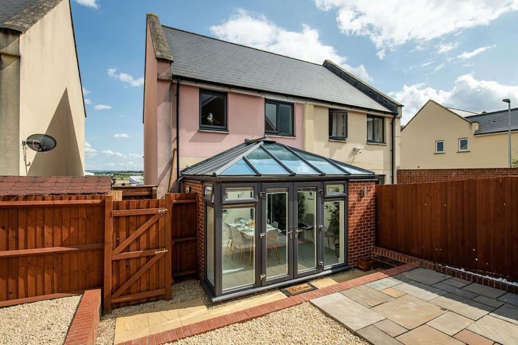 Designed For Contractors And Families Holiday home *
