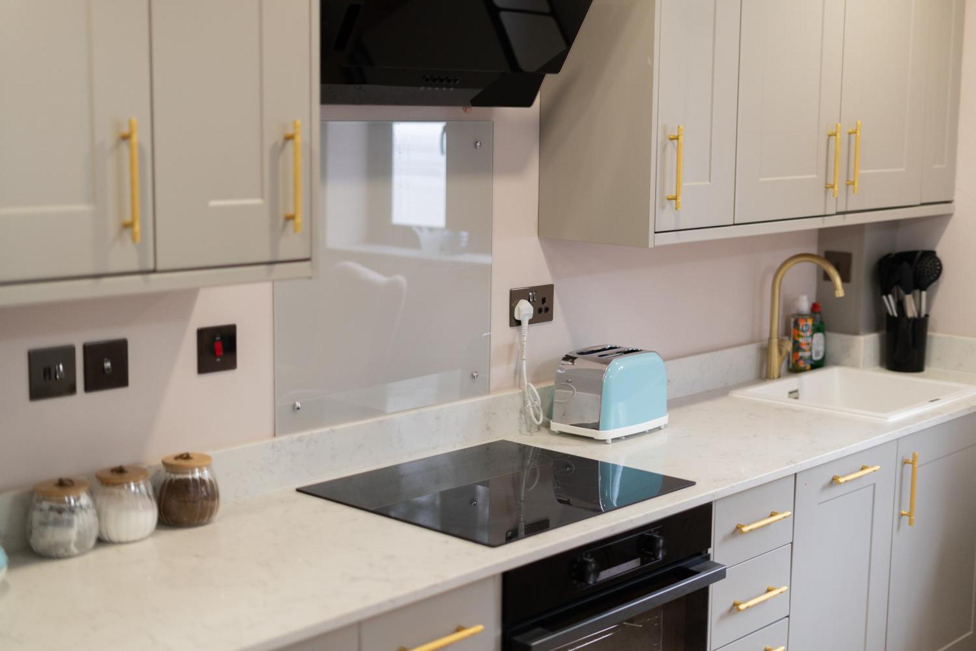 Kitsune - 1 Bedroom Luxury By Mint Apartment *