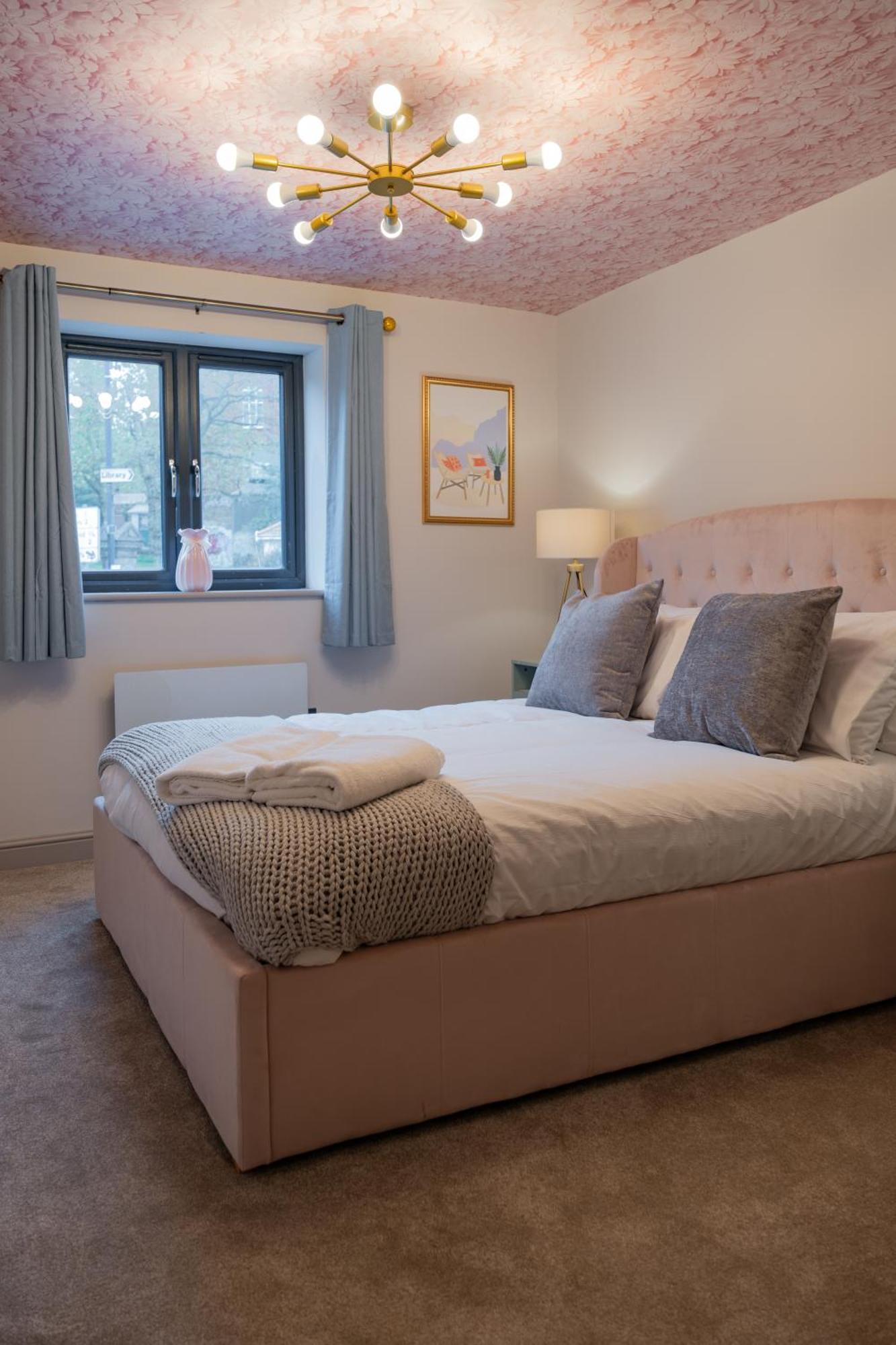 Kitsune - 1 Bedroom Luxury By Mint Apartment *