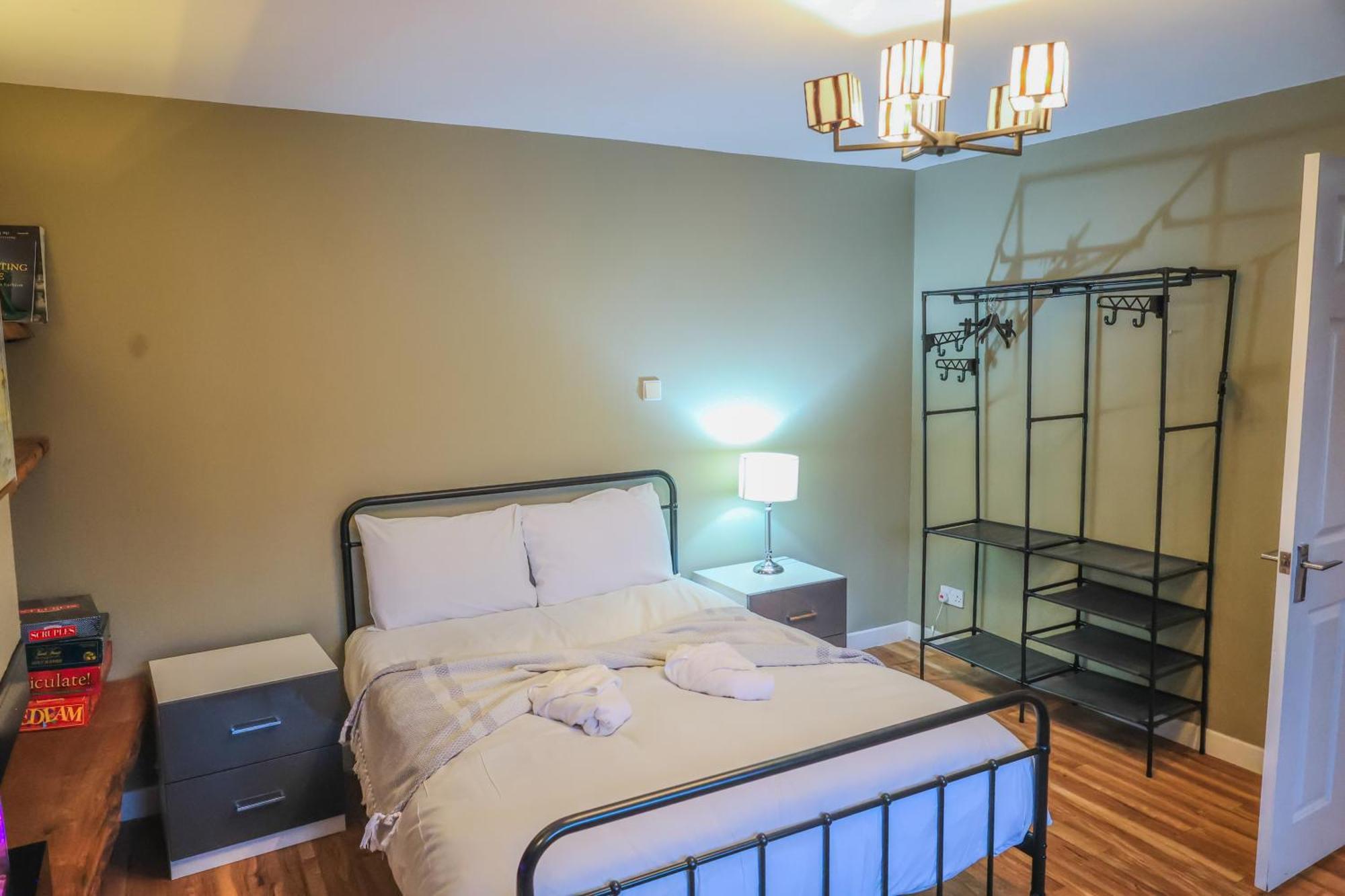 Holiday home Contractors Long & Short Near Centre By Altoluxoexperience Short Lets & Serviced With Free Parking & Wifi