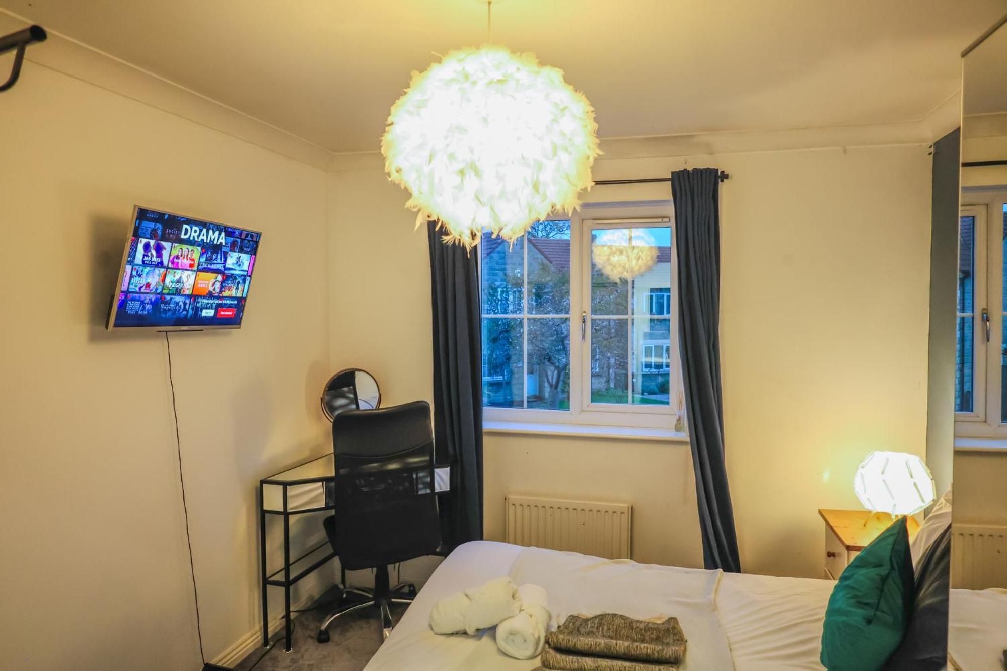 Contractors Long & Short Near Centre By Altoluxoexperience Short Lets & Serviced With Free Parking & Wifi Holiday home