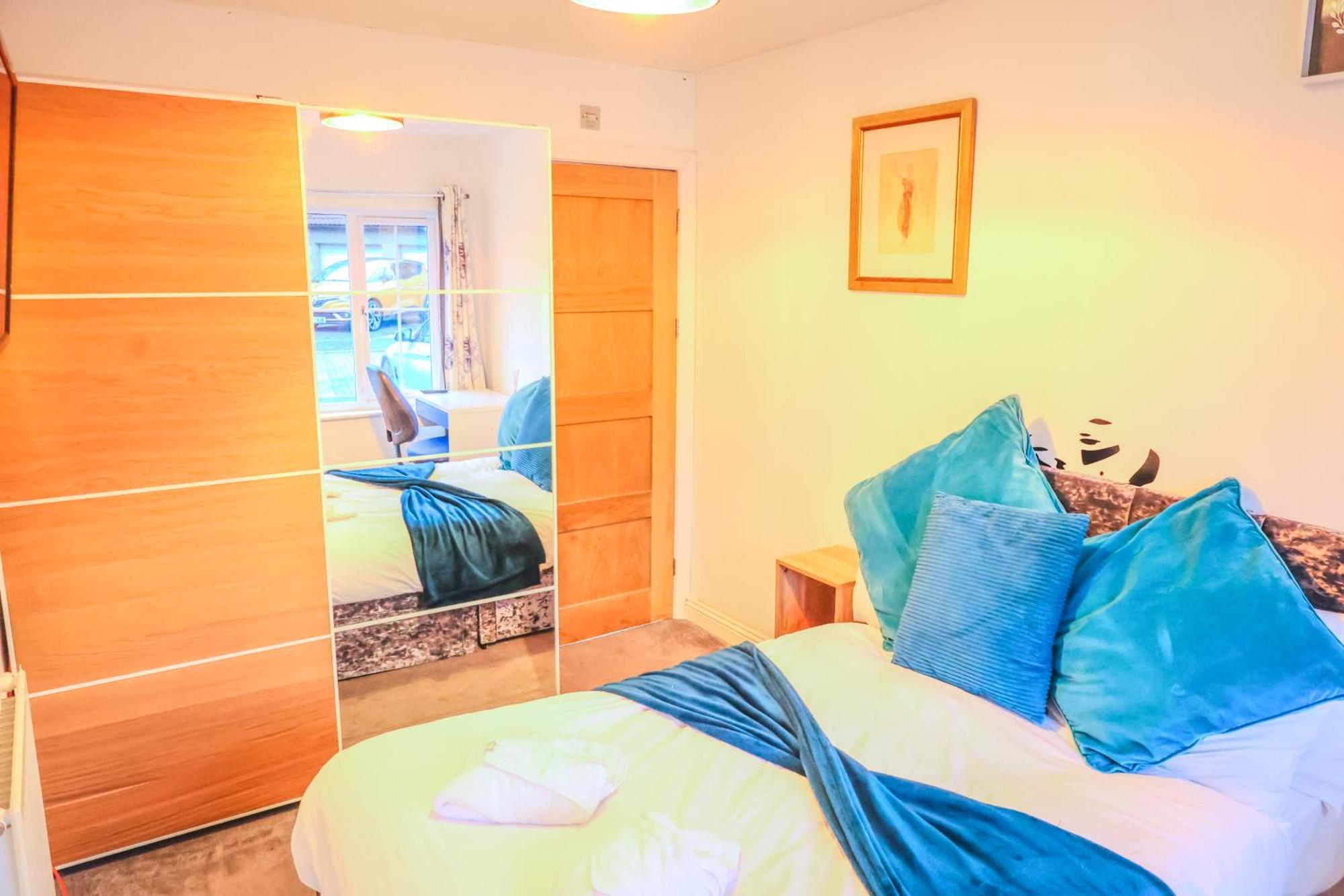 Contractors Long & Short Near Centre By Altoluxoexperience Short Lets & Serviced With Free Parking & Wifi Holiday home *