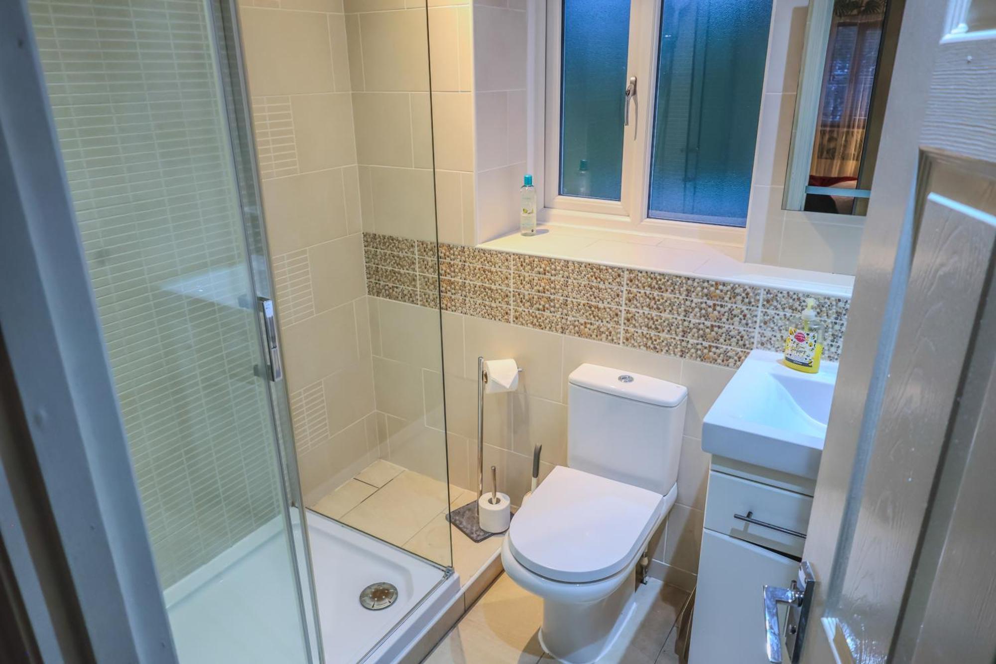 Holiday home Contractors Long & Short Near Centre By Altoluxoexperience Short Lets & Serviced With Free Parking & Wifi *