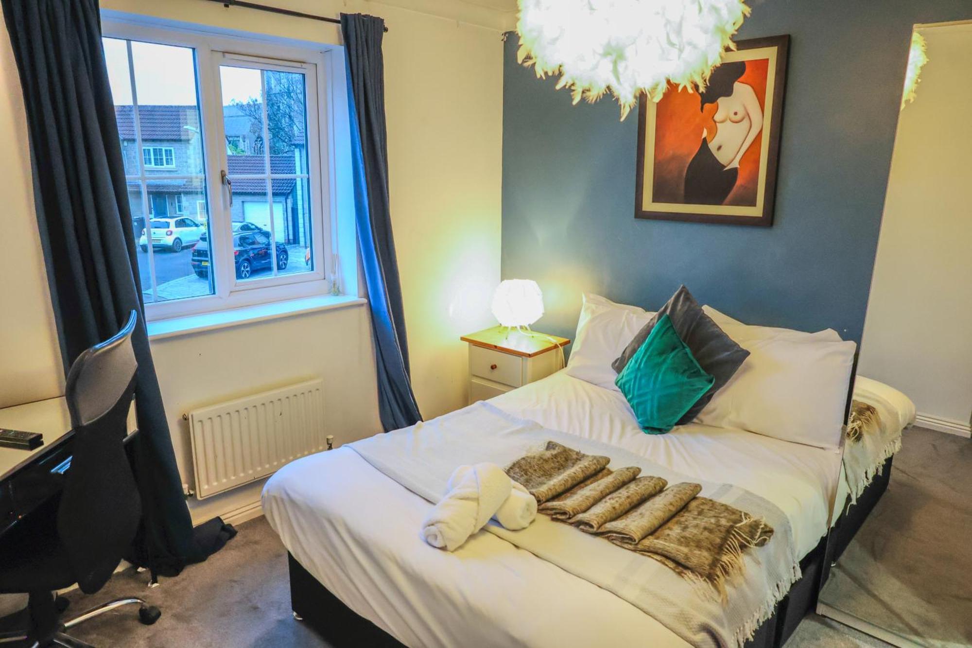 Holiday home Contractors Long & Short Near Centre By Altoluxoexperience Short Lets & Serviced With Free Parking & Wifi