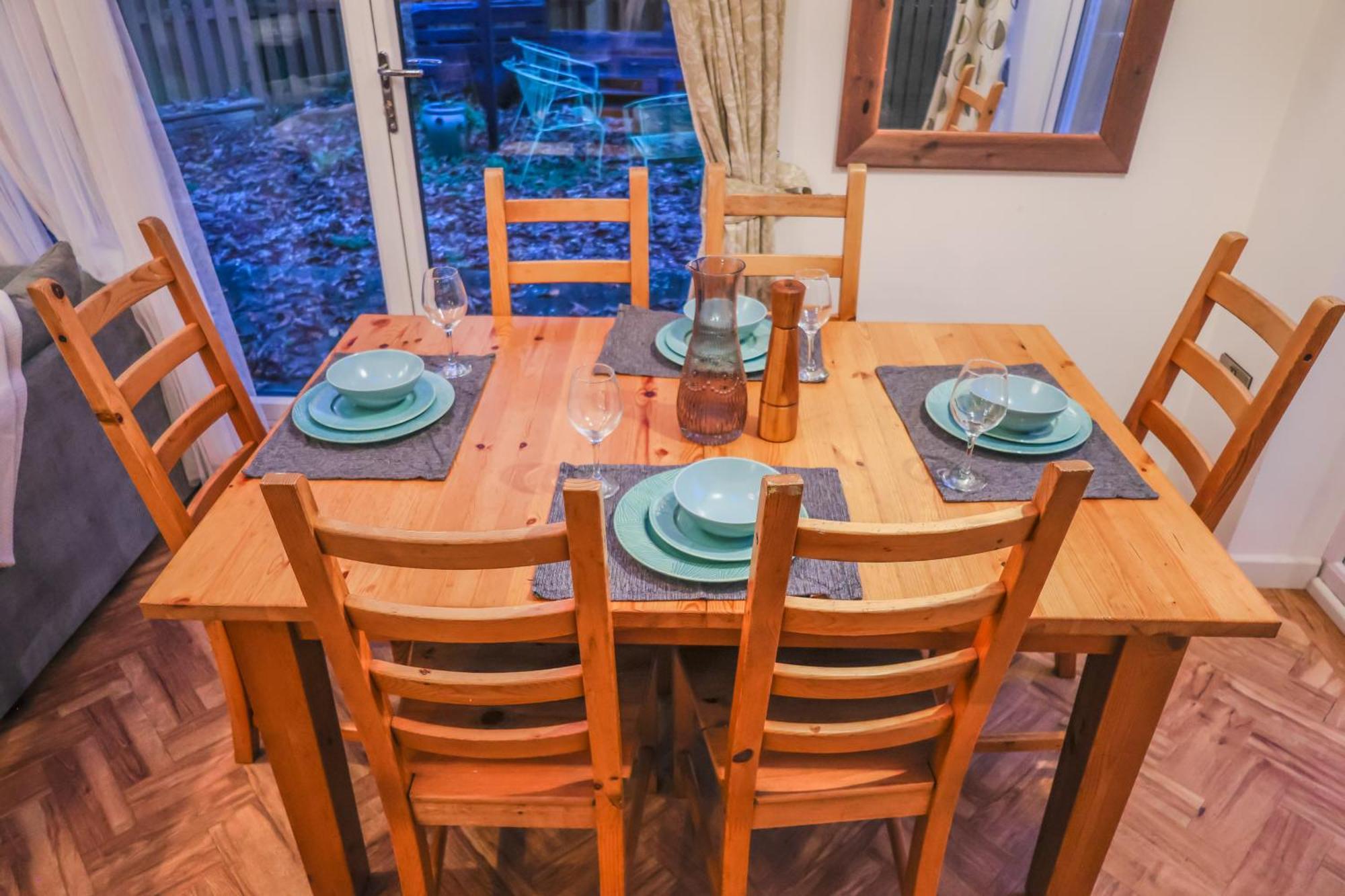 Holiday home Contractors Long & Short Near Centre By Altoluxoexperience Short Lets & Serviced With Free Parking & Wifi *