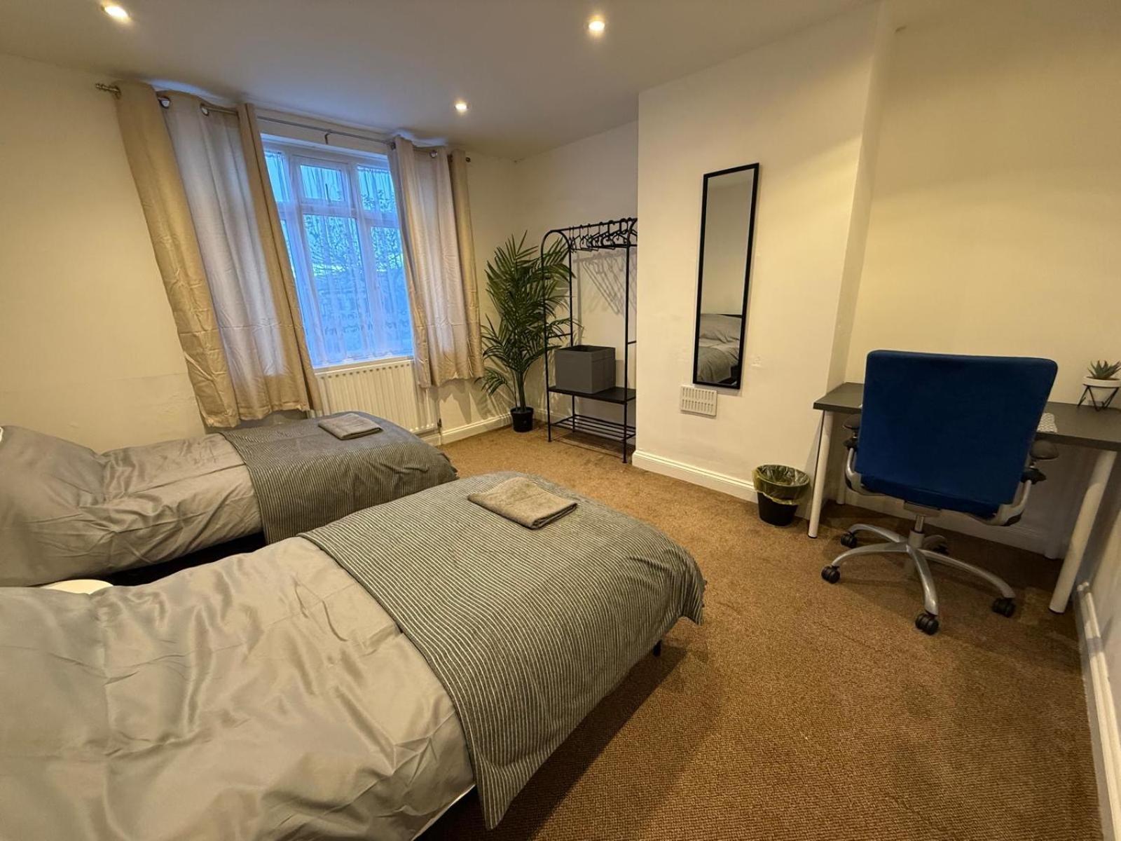 Causeway 4 Bedroom House * Bristol