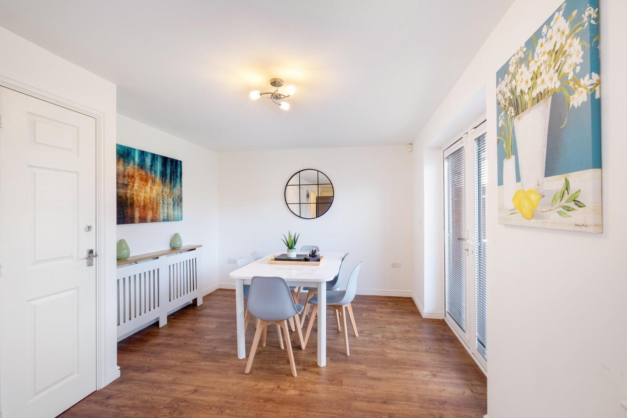 Cherry Banks 5 Bedroom And 3 Bathroom House * Bristol