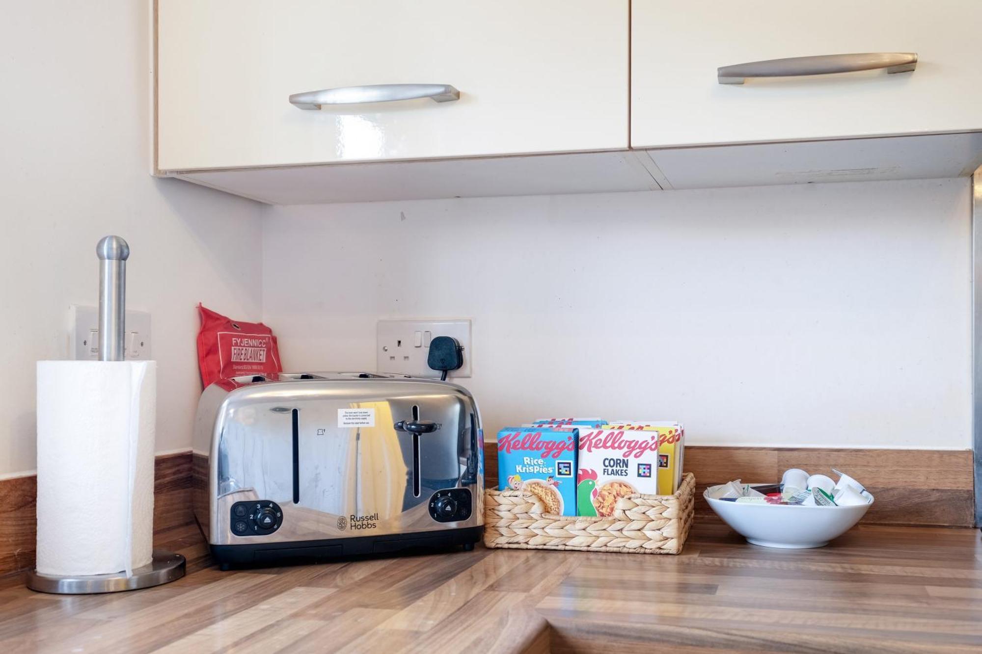 Holiday home Cherry Banks 5 Bedroom And 3 Bathroom House Bristol