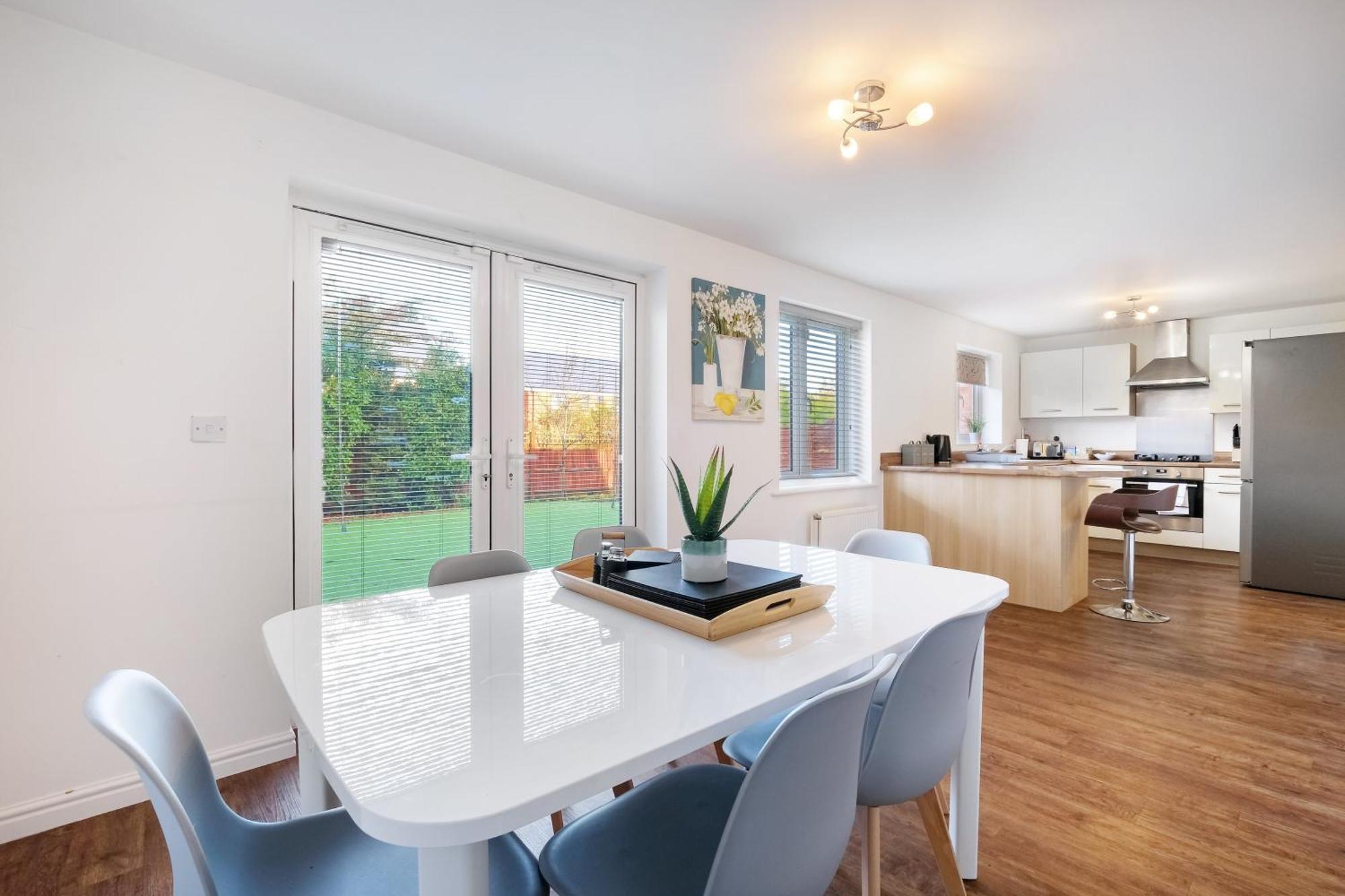 Cherry Banks 5 Bedroom And 3 Bathroom House Bristol