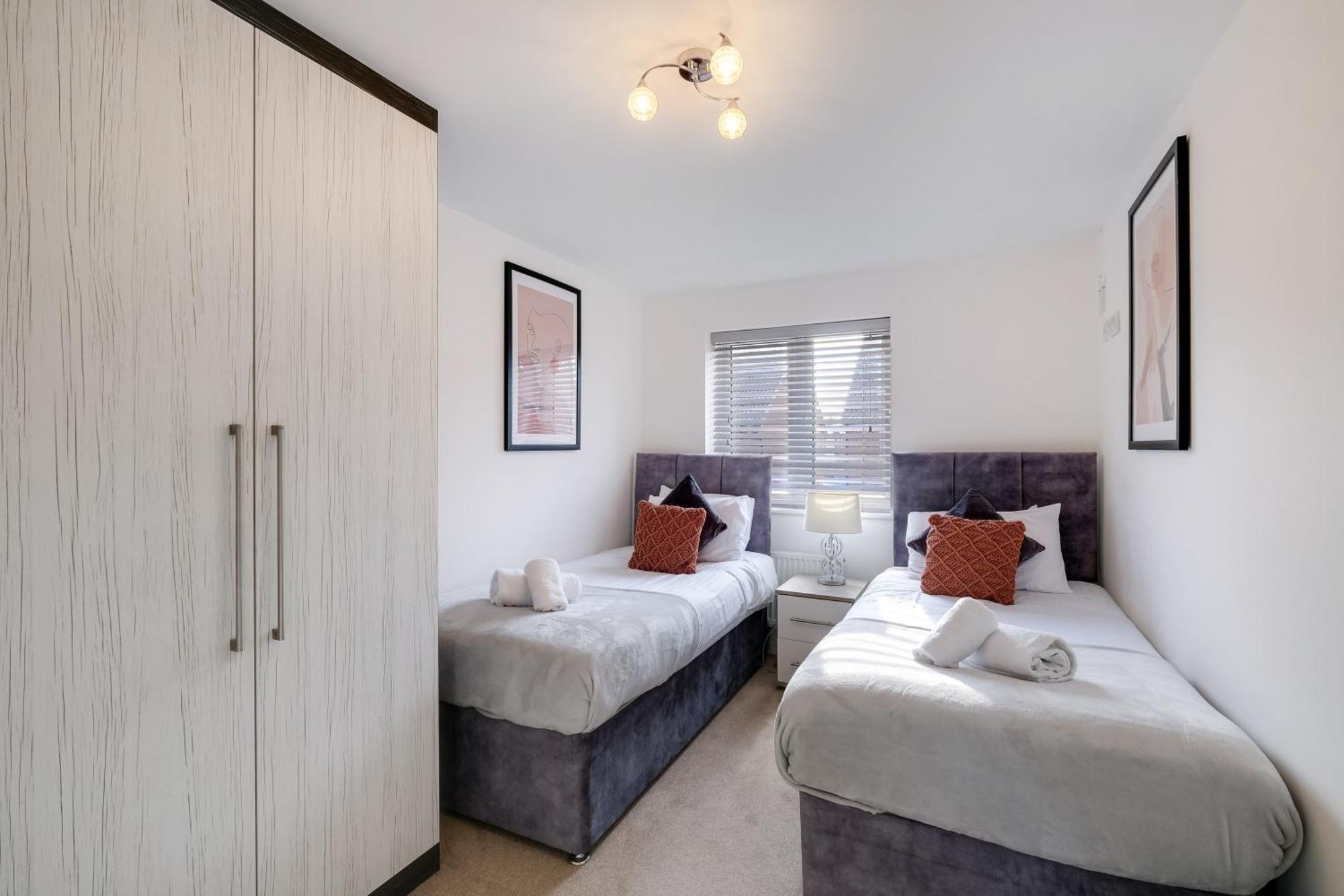 Holiday home Cherry Banks 5 Bedroom And 3 Bathroom House Bristol