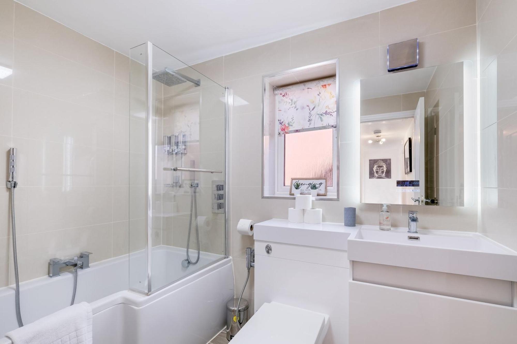 Cherry Banks 5 Bedroom And 3 Bathroom House Bristol