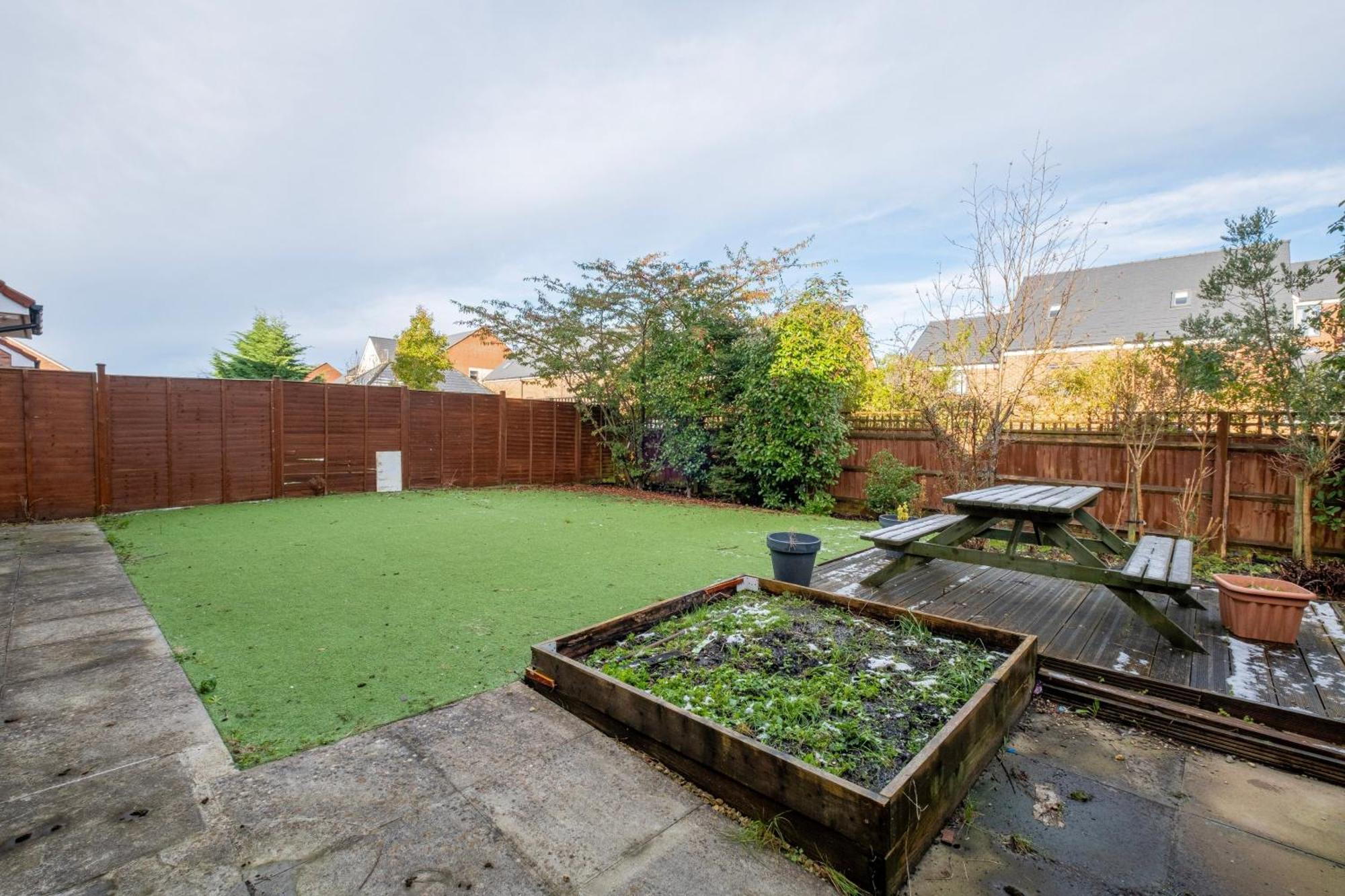 Cherry Banks 5 Bedroom And 3 Bathroom House * Bristol