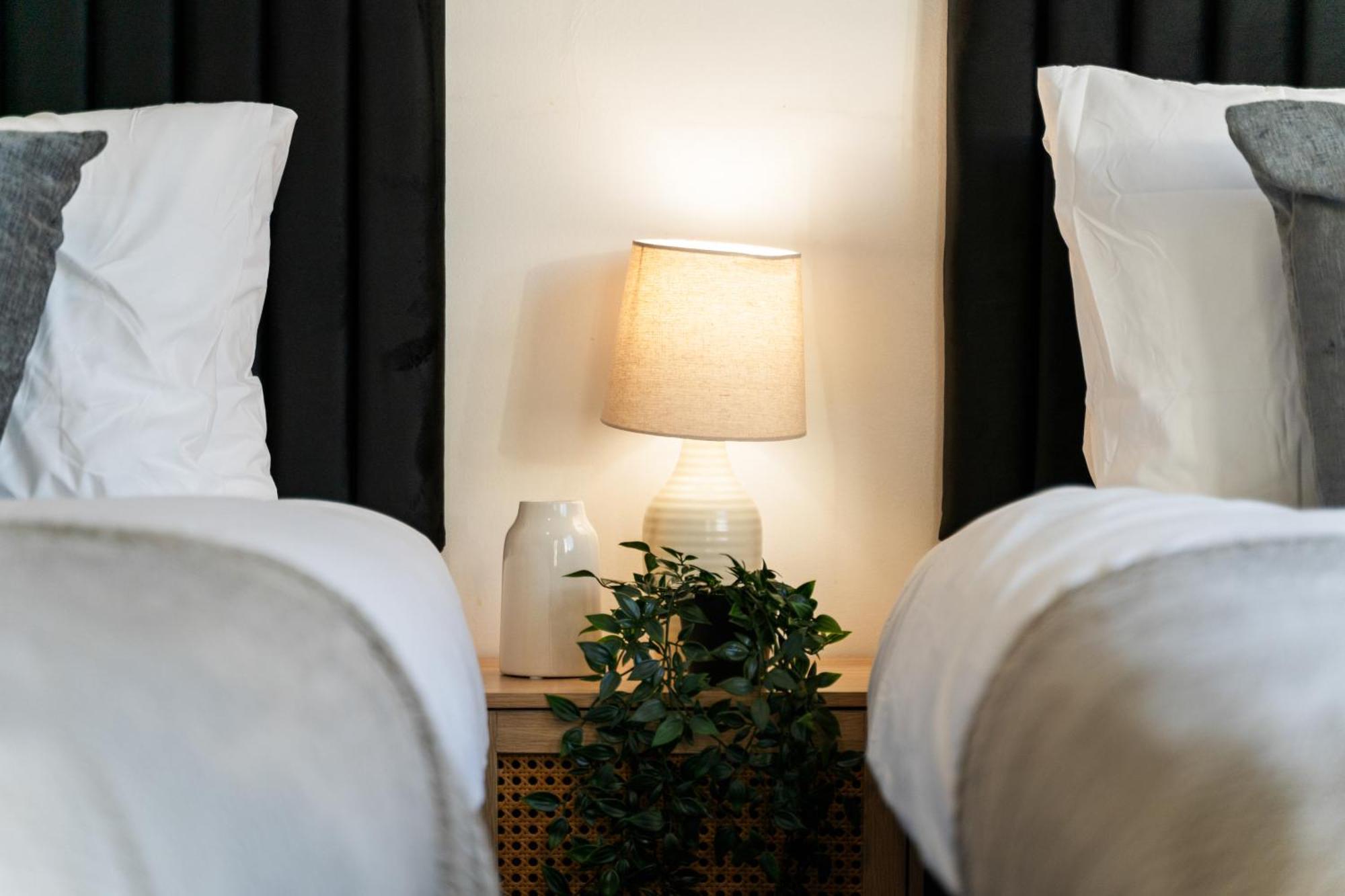 Applin House-5 Bed Contractor Parking Wifi Holiday home *