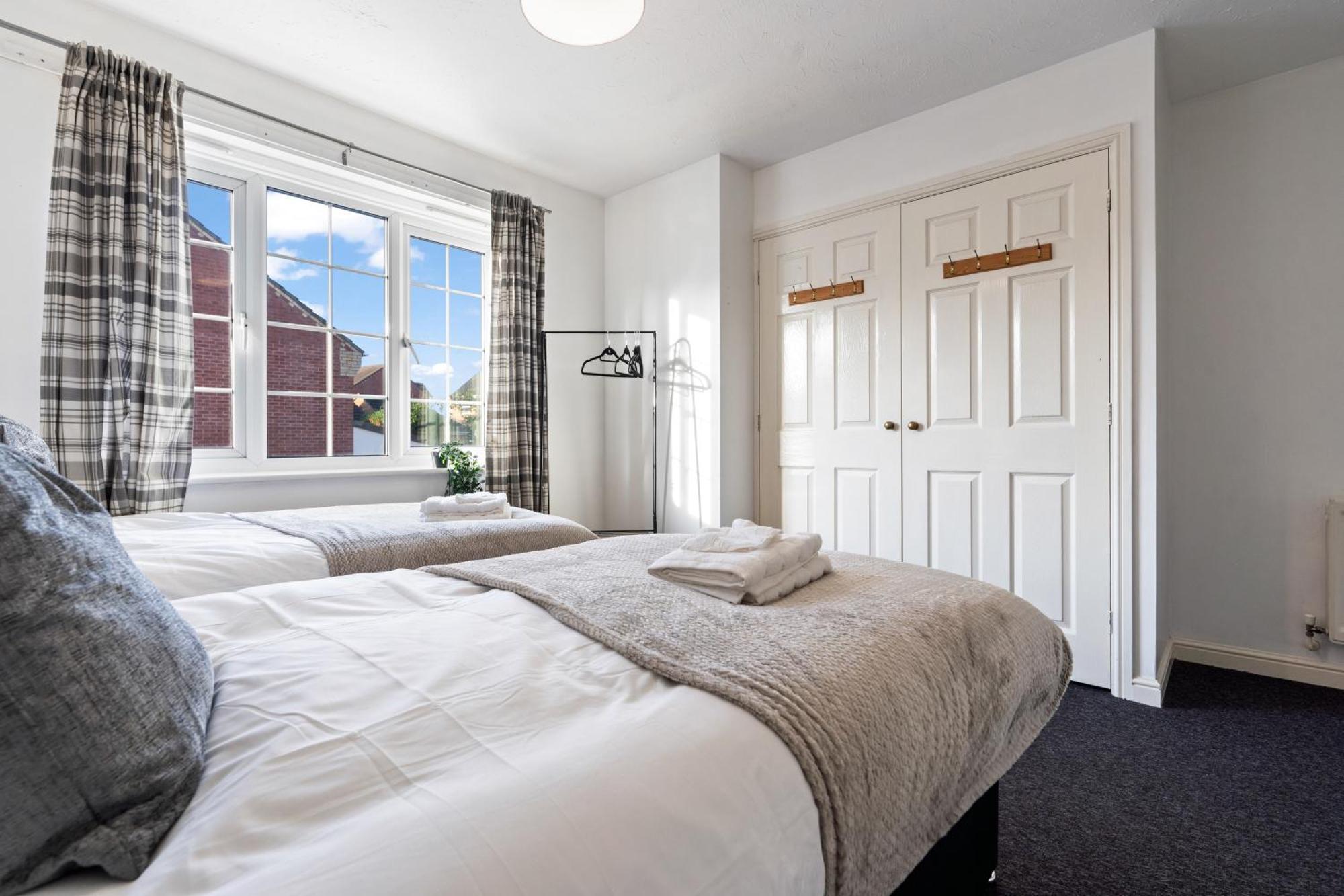 Applin House-5 Bed Contractor Parking Wifi Holiday home *