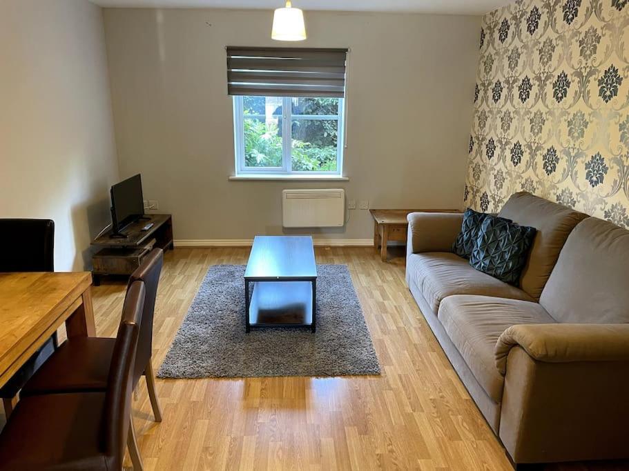 Apartment Long - Contractors - Bradley Stoke *