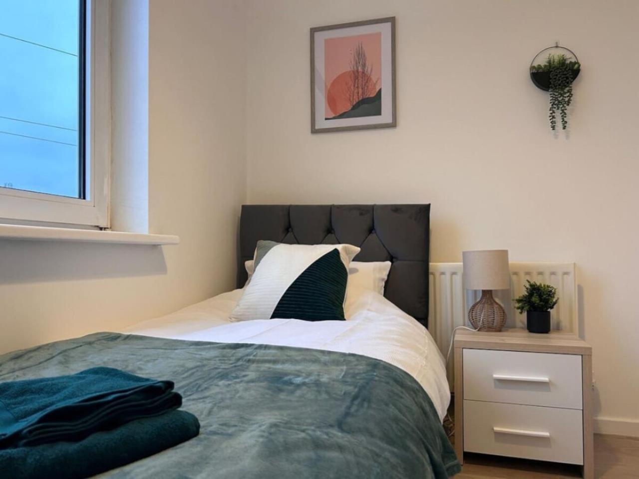 Louise Avenue - Contractors Long By Shortstayuk Holiday home